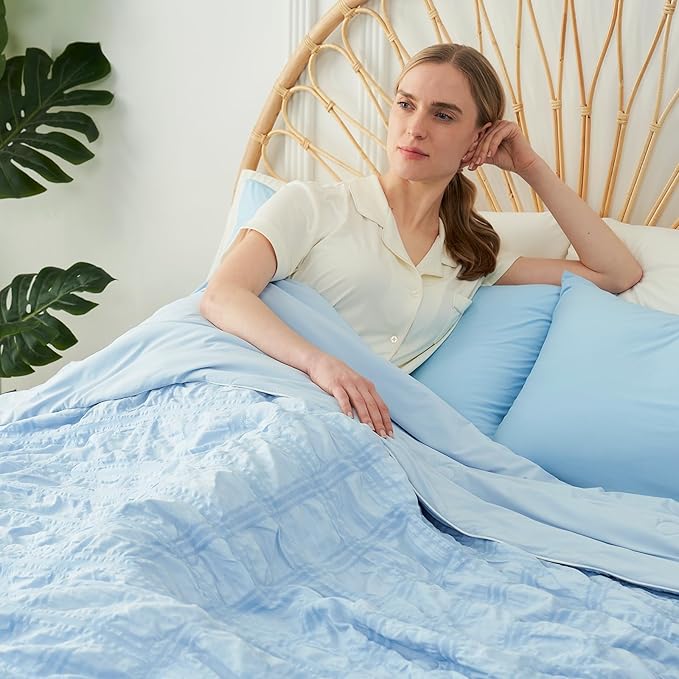 Cozy Bliss Cooling Comforter Twin Size Seersucker Plaid, Q-Max 0.4 Reversible Lightweight Cooling Blanket, Breathable Silk Smooth Summer Bedding Quilt for Hot Sleepers Night Sweats Blue