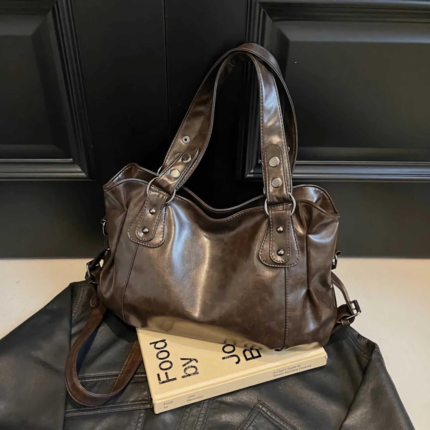 city vintage shoulder bag for women, brown soft vegan faux leather crossbody purses, large capacity hobo crossbody bag, fall fashion casual handbag