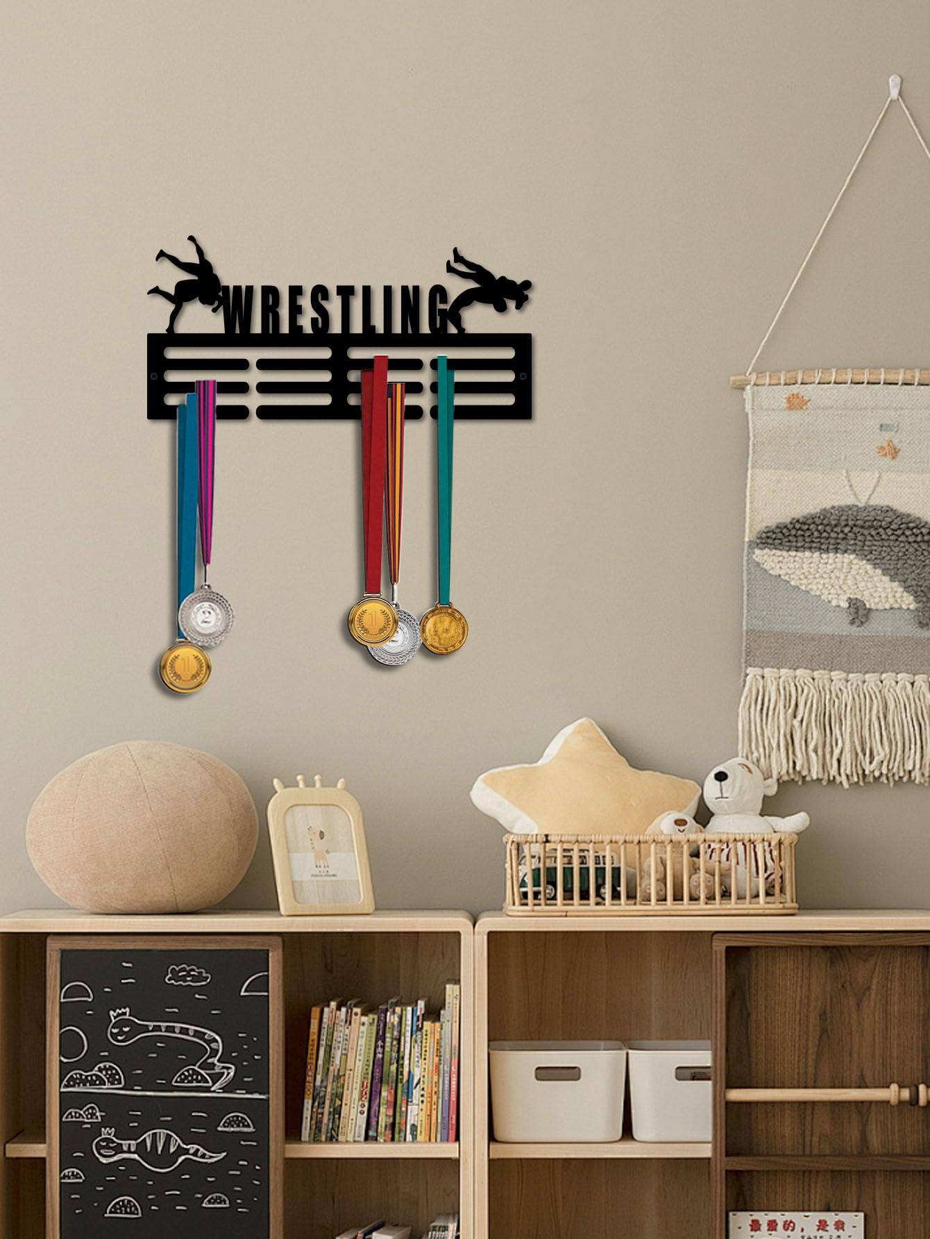 Resama Wrestling Wrestler Silhouette Metal Medal Hanger Rack, Black Iron Sports Award Medal Display Holder, Wall Mount Medal Organizer for Wrestlers Home Gym Garage Decor & Wrestling Fan Gifts