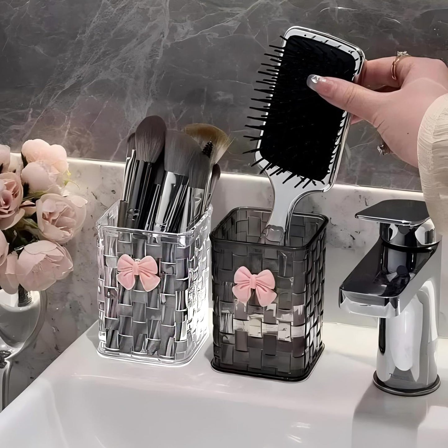 CCREDONE Acrylic Pen Holder for Desk, Clear Pencil Organizer Makeup Brush Cup Holders with Bow Back To School Accessories for Teachers Appreaction Present (Transparent)