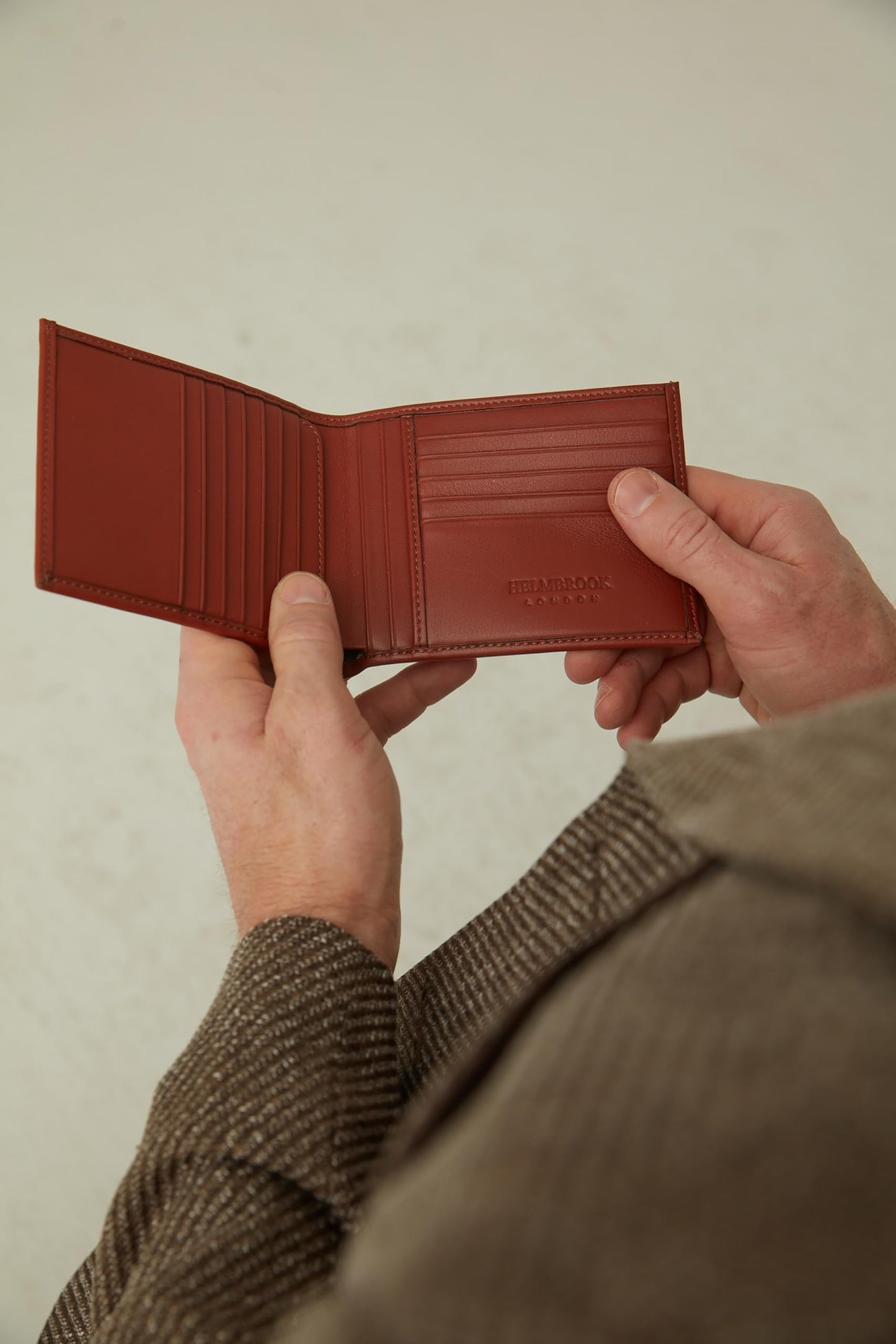 HELMBROOK London Wallet for Men, Slim Minimalist RFID Full Grain Leather, Handcrafted Bifold, 6 Card Slots, Gift Box Pouch, Christmas Birthday, Tan
