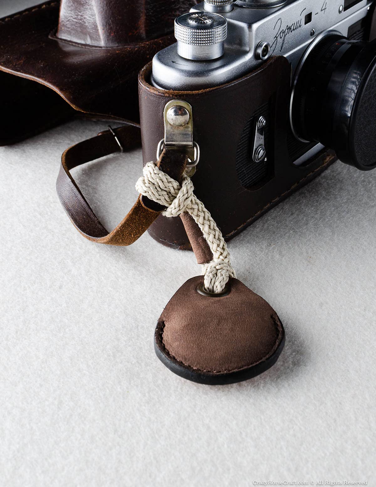 Crazy Horse Craft Leather Holder for AirTag, Brown Air Tag Cover, Vintage Keyring, Bag Charm, Luggage GPS Tracker Case