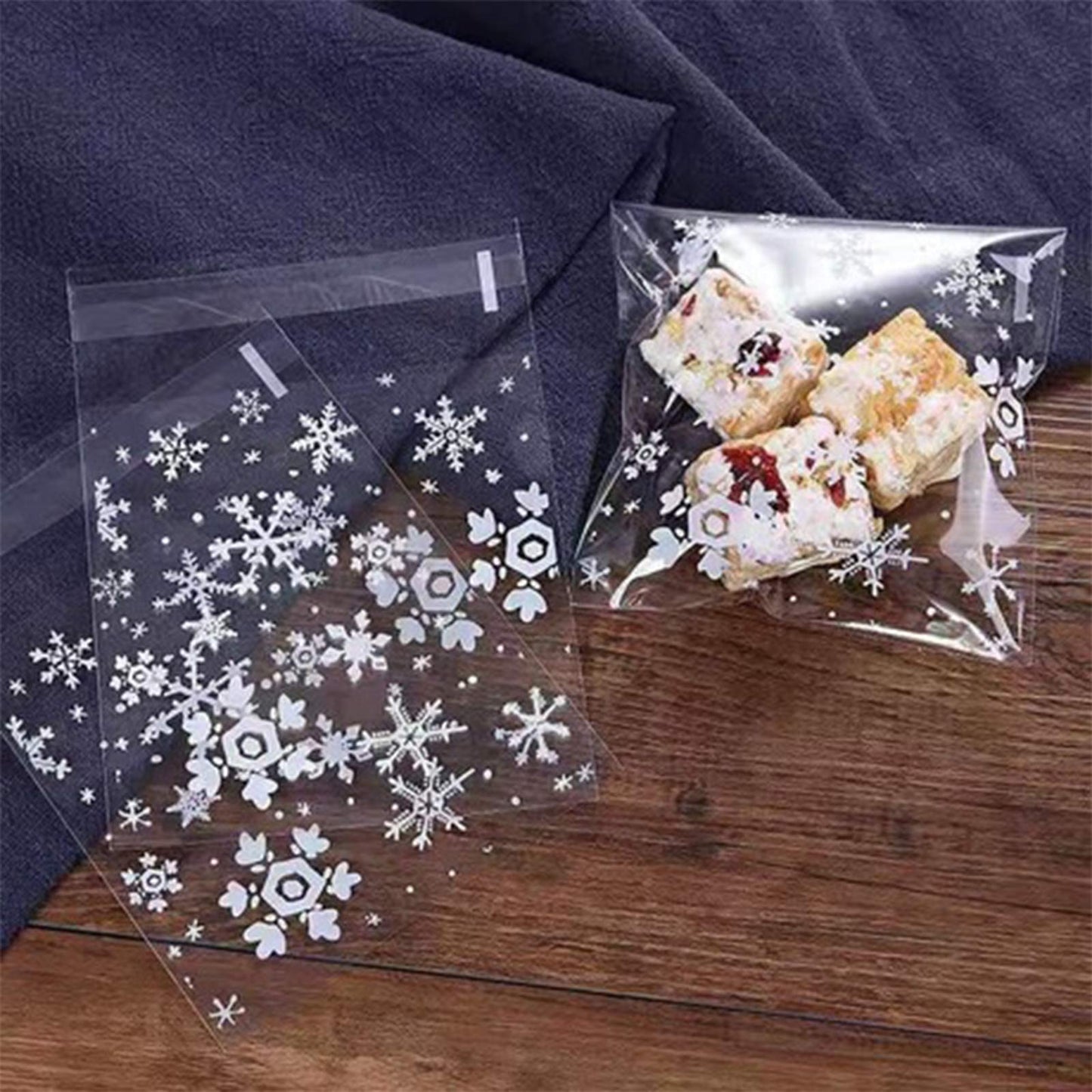 TAPEGO Snowflake Cookie Bags Christmas Cellophane Bags Candy Bakery Gift Bags Self Adhesive Resealable OPP Bags Christmas Party Supplies 100PCS