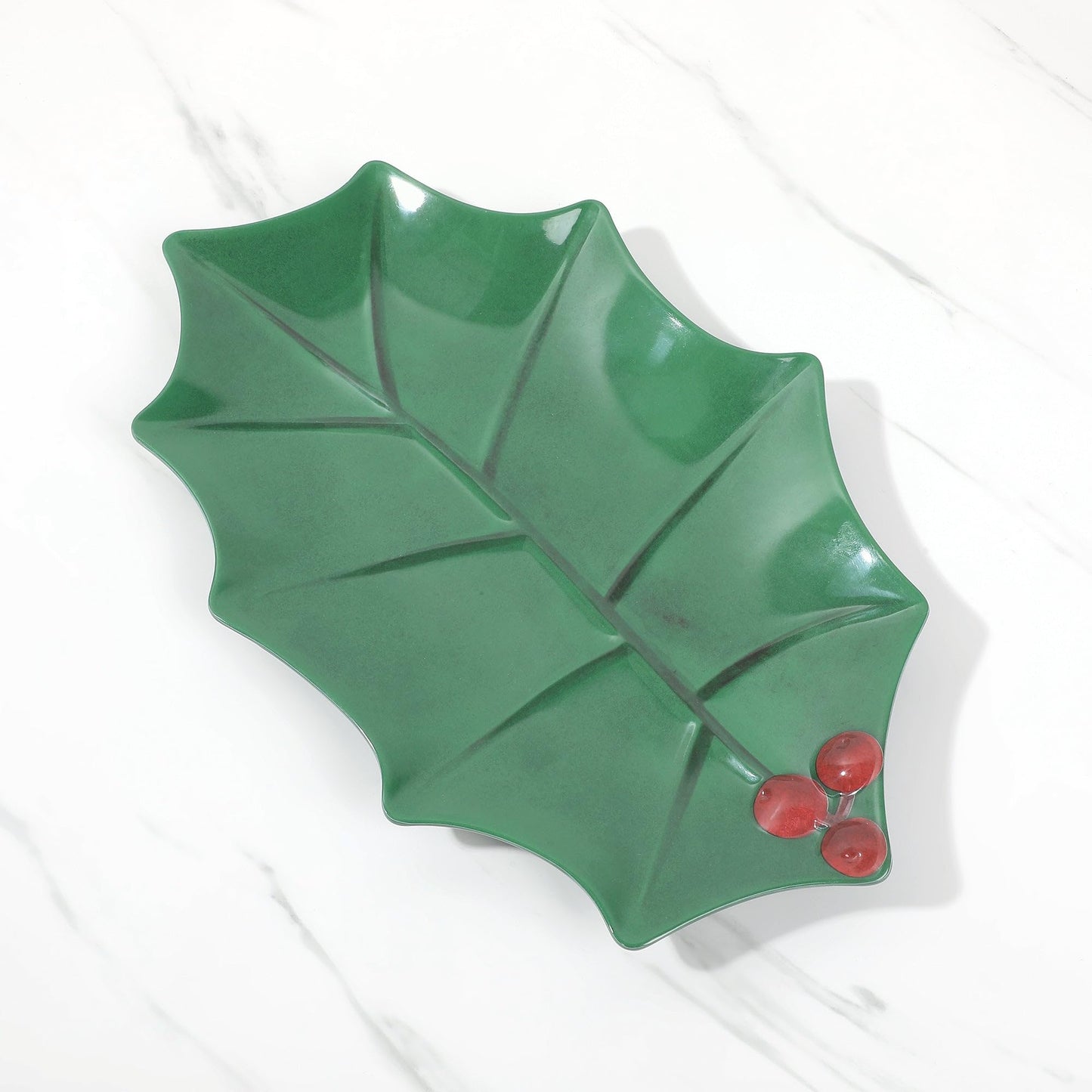 UPware Holly Leaf-Shaped Melamine Serving Platter, Green Holiday Tray with Red Berry Accent, Break-Resistant BPA-Free Christmas Dish for Cookies, Snacks, or Appetizers, 16 x 10 Inch