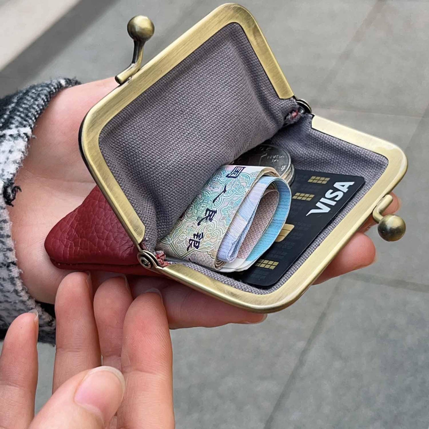 Yurtziru 1Pcs Vintage Coin Purse Kissing Lock Wallet Coin Organizer Buckle Kissing Lock Coin Purse Leather Coin Clip for Men & Women (Burgundy)
