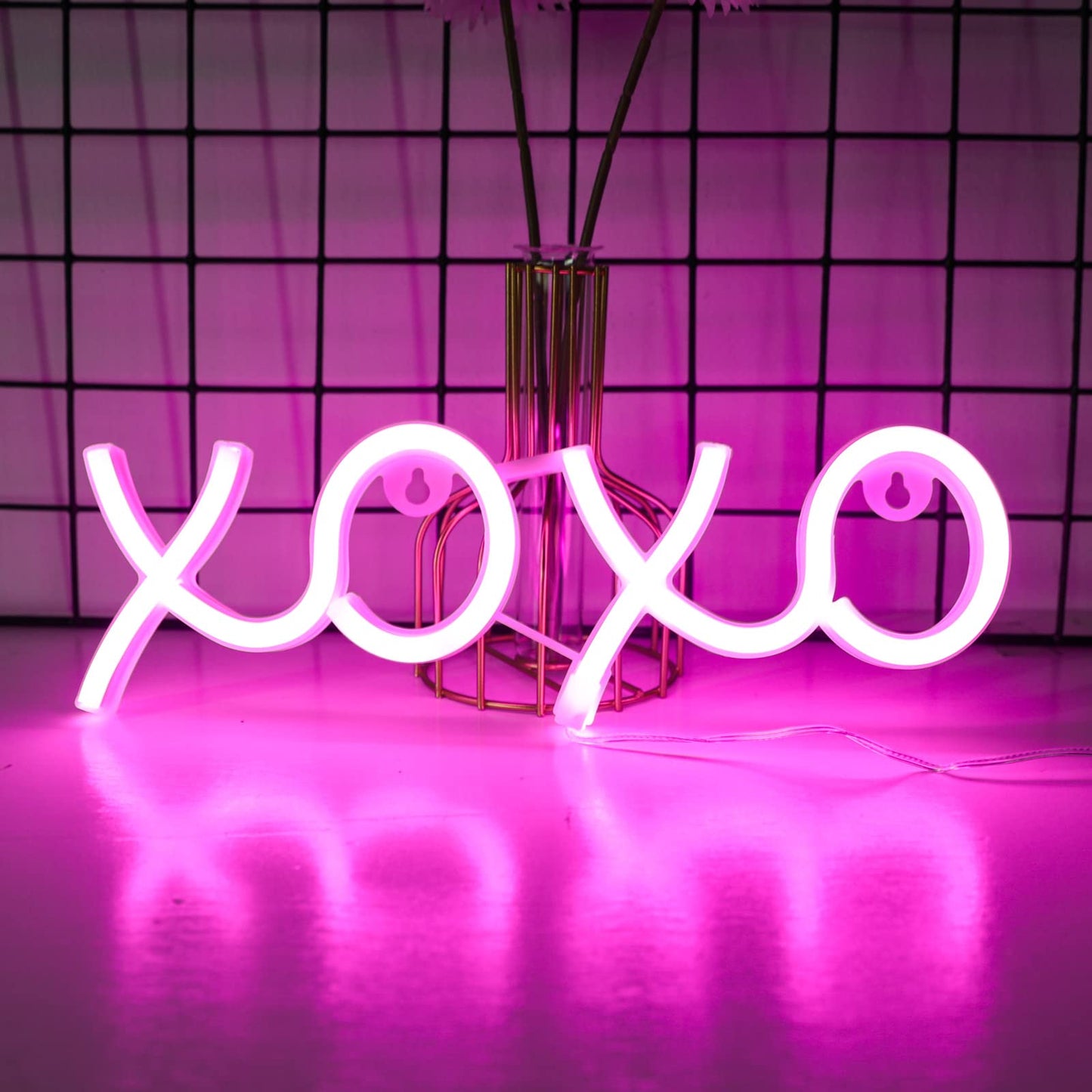 ENUOLI Neon Lights for Bedroom, XOXO Pink Neon Sign USB Battery Powered Neon Sign Wall Decorations Home Decor Led Sign for Living Game Room Bar Party Neon Wall Decor Valentine's Gift