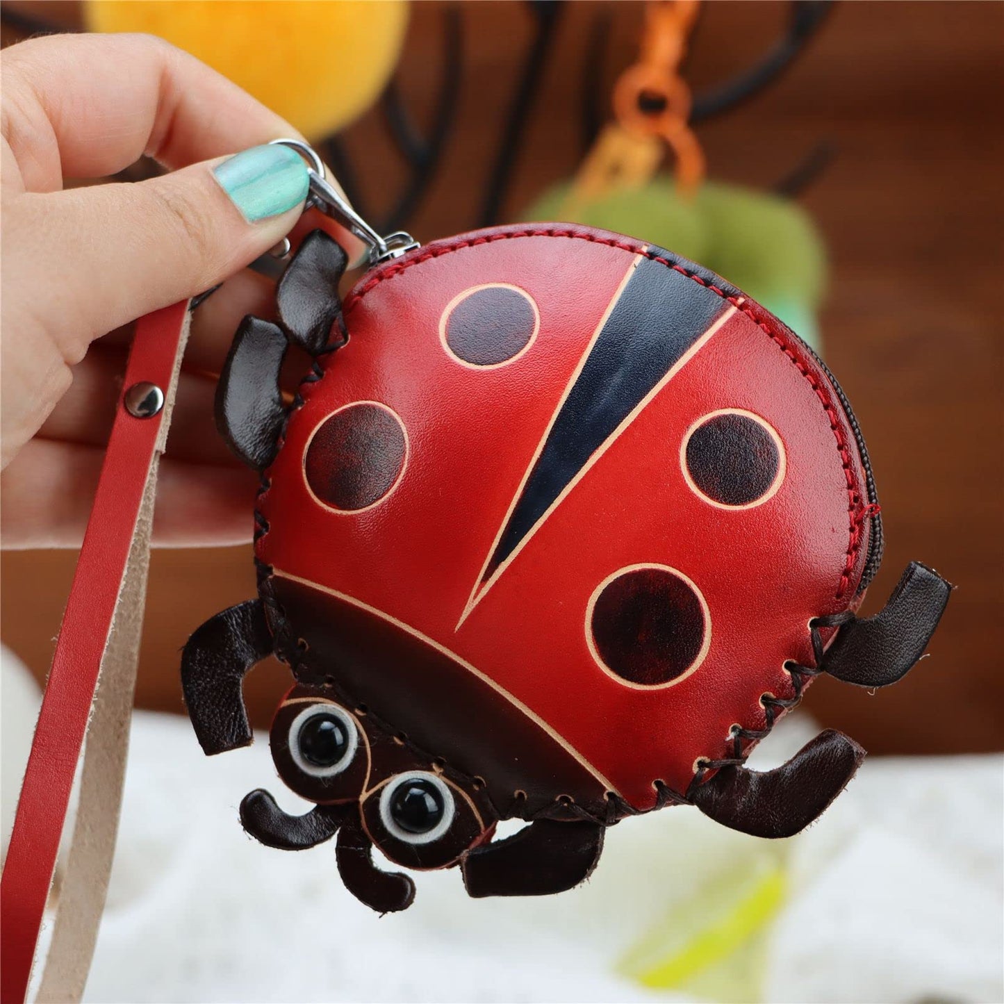 Fanyixuan Vegetable Tanned Leather Cowhide Ladybug Coin Purse Suitable For Storing Coins Keys Lipstick Creative Gift Clutch Bag