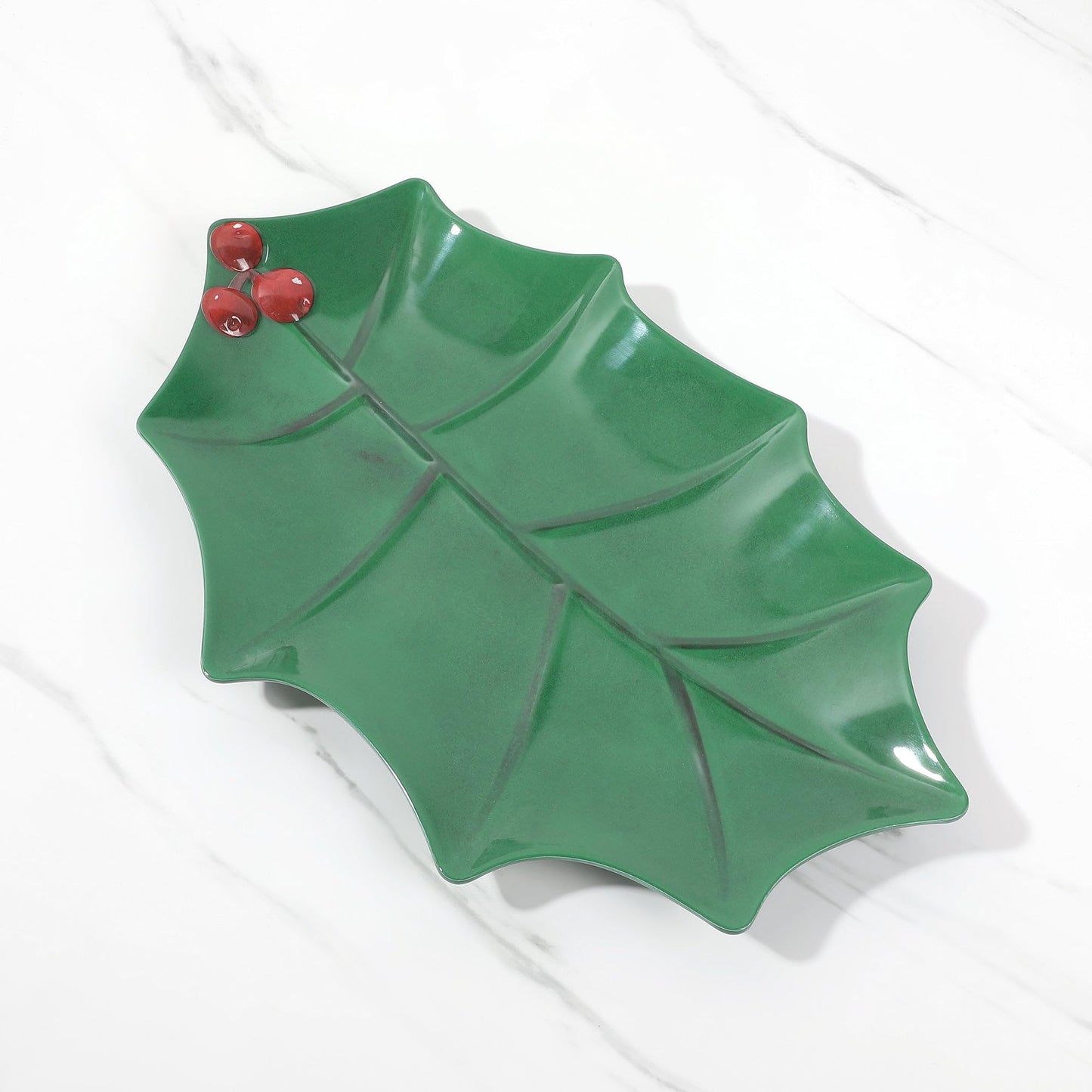 UPware Holly Leaf-Shaped Melamine Serving Platter, Green Holiday Tray with Red Berry Accent, Break-Resistant BPA-Free Christmas Dish for Cookies, Snacks, or Appetizers, 16 x 10 Inch