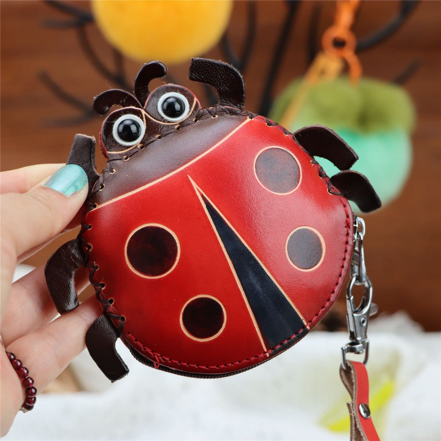 Fanyixuan Vegetable Tanned Leather Cowhide Ladybug Coin Purse Suitable For Storing Coins Keys Lipstick Creative Gift Clutch Bag