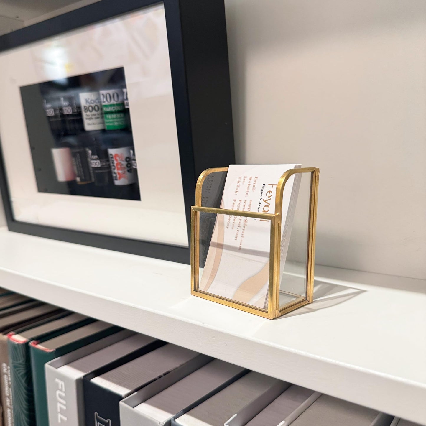 Feyarl 1pcs Gold Glass Business Card Holder Stand Vertical Business Card Display Clear Business Name Card Organizer Appointment Gift Cards Storage for Office Meeting Salons Desktop Countertop