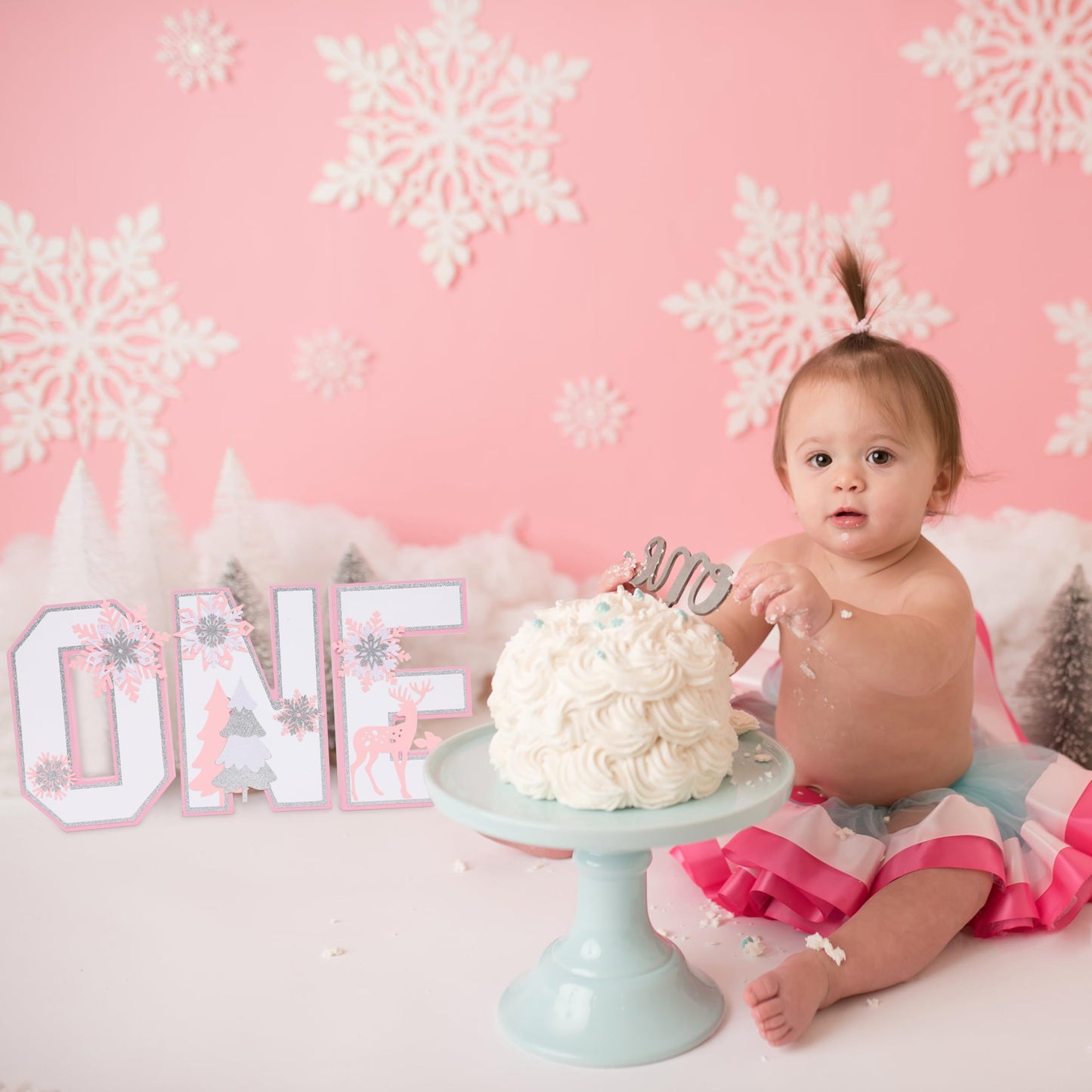 Wooden Snowflakes ONE Decoration - Winter Onederland ONE Sign，Pink Centerpiece Table Decoration, Baby Girl 1st Birthday Party Supplies Photo Prop, Christmas Snowflake Home Decor.