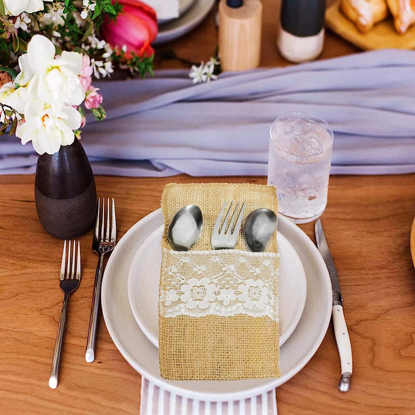 OZXCHIXU TM 100 Pack Natural Burlap Cutlery Holder Pouch Bag 4x8.5 Inch with Lace Silverware Napkin Holders Wedding Party Bridal Shower Table Setting Table Decoration