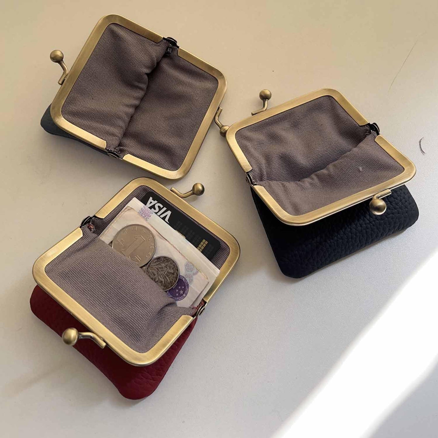 Yurtziru 1Pcs Vintage Coin Purse Kissing Lock Wallet Coin Organizer Buckle Kissing Lock Coin Purse Leather Coin Clip for Men & Women (Burgundy)