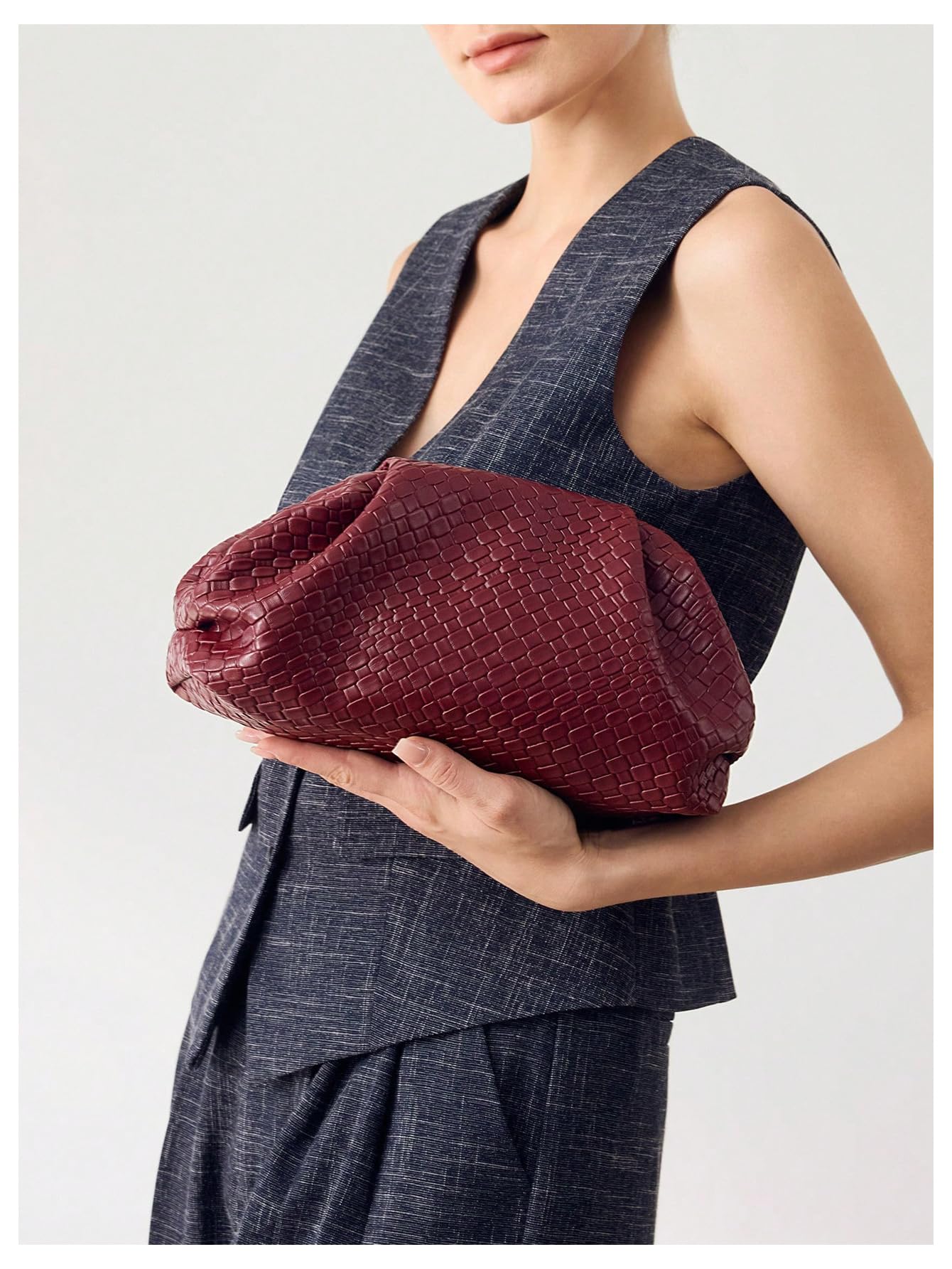 QWINEE Women's Woven Evening Bag Dumpling Clutch Purse No Strap Handbags Elegant Faux PU Leather Clutch Bag Burgundy One-Size