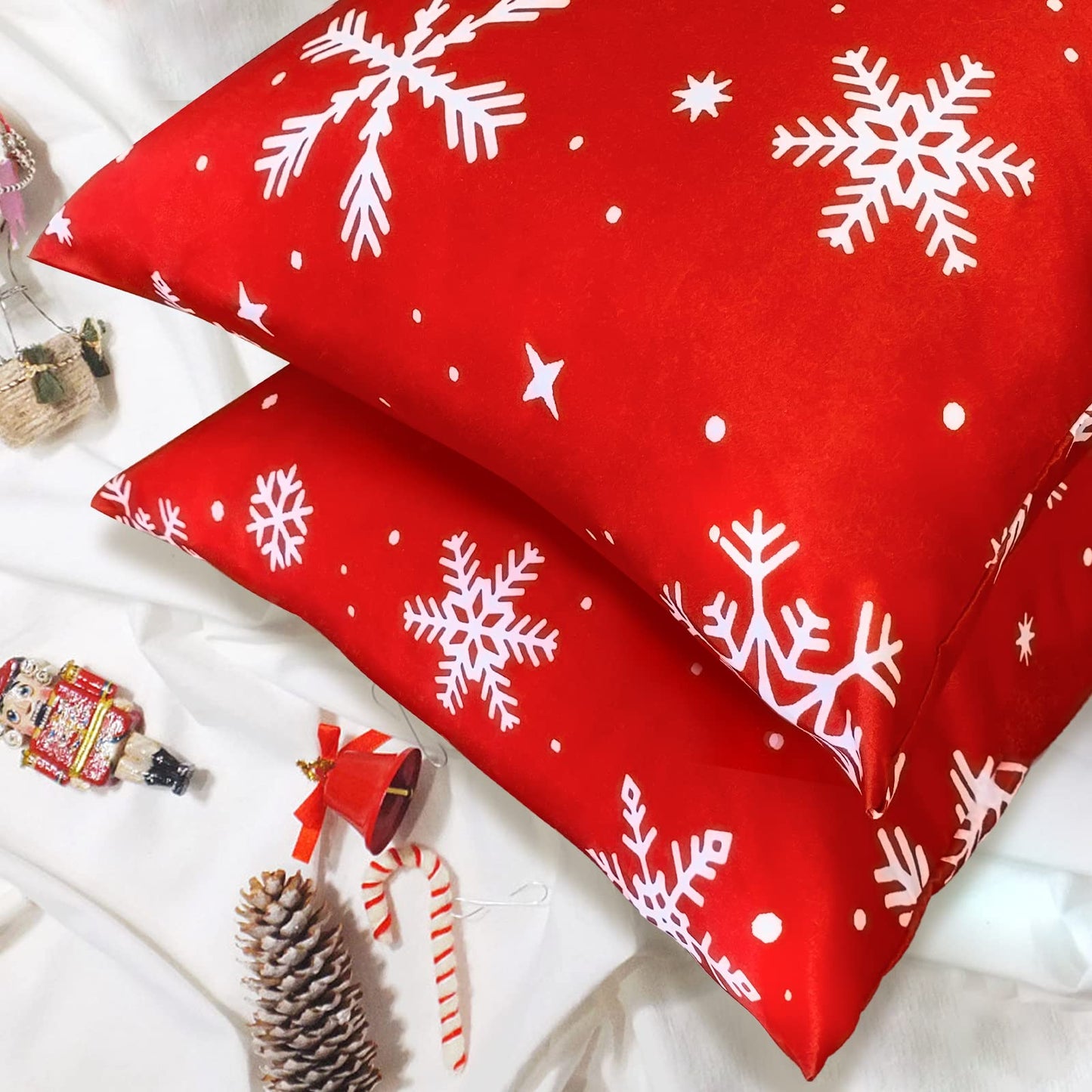 YIYEA Christmas Pillow Cases Queen Size Set of 2, Ultra Soft Double Brushed Microfiber Pillowcases Queen, Christmas Snowflake Bed Pillow Covers, Fade Resistant, Easy Slip-On (20"x30")