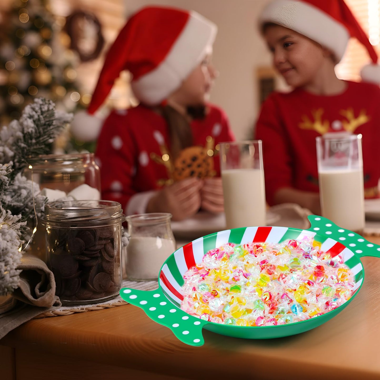 Wiwiqing 2 Pcs Christmas Peppermint Candy Tray Dishes Red Candy Platter Plastic Serving Dessert Plates Tableware Christmas Decorative Plates Dinnerware for Xmas Holiday Party Favor(Green)