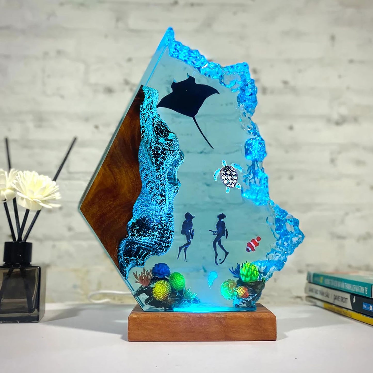 Scuba Diving Resin Ocean Lamp,Handmade 3D Ocean Night Light With Woodden Base,Variable Lights, Scuba Diver Gifts, Diving Enthusiast Collectibles, Unique Birthday Holiday Gifts for Men & Women(S 6"x4")