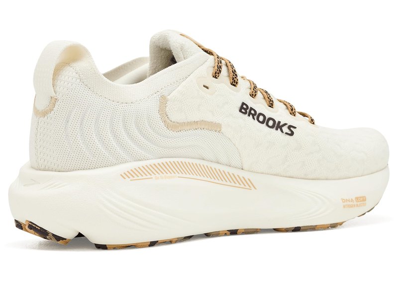 Brooks Womens Adrenaline GTS 25 Coconut/Tofu/Creme 8 Medium