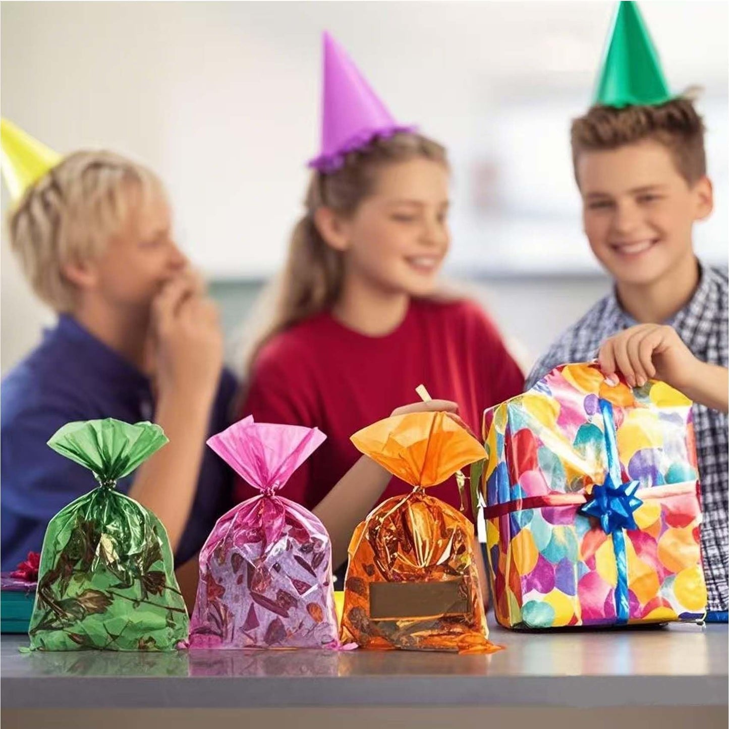 brzikwt 100Pcs Green Gift Bags，Cellophane Bags,Treat Bags,Goodie Bags,Candy Bags They are suitable for Valentine, Birthday, Christmas,Gift Cookie Snack Packing Party Favor Supplies 6x9 inch