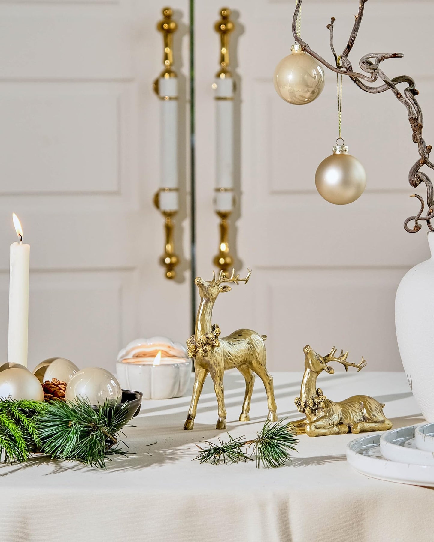 DN DECONATION 2pcs Gold Christmas Reindeer Figurines, Tabletop Reindeer Christmas Decor Indoor, Small Resin Xmas Brass Deer Decorations for Home Mantel Decor