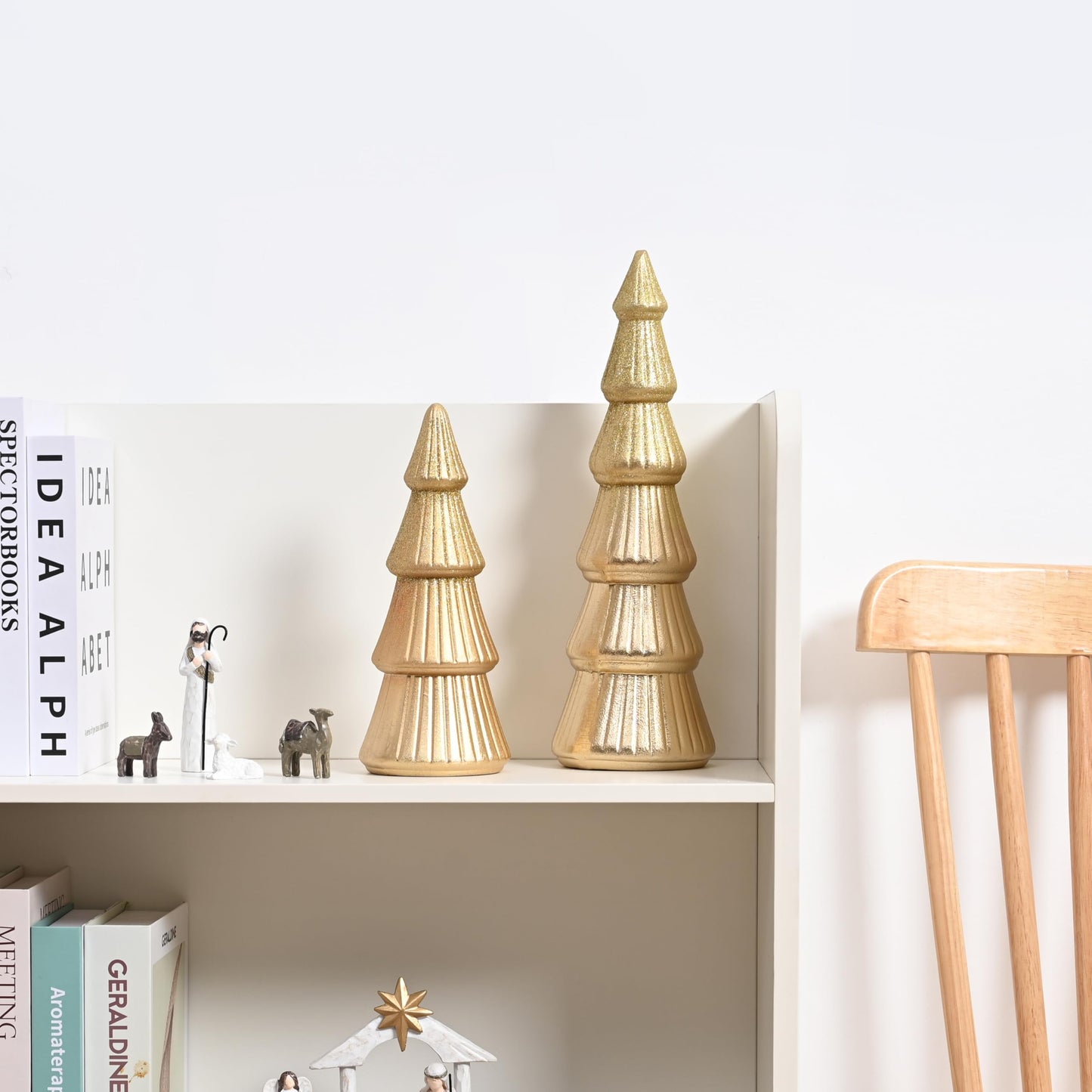 AOMOONOA Wooden Christmas Trees Figurine, 2Pcs Gold Tree Figurines, Decorative Trees for Tabletop, Small Glittered Golden Xmas Tree Figurines for Christmas Mantle Indoor Decor