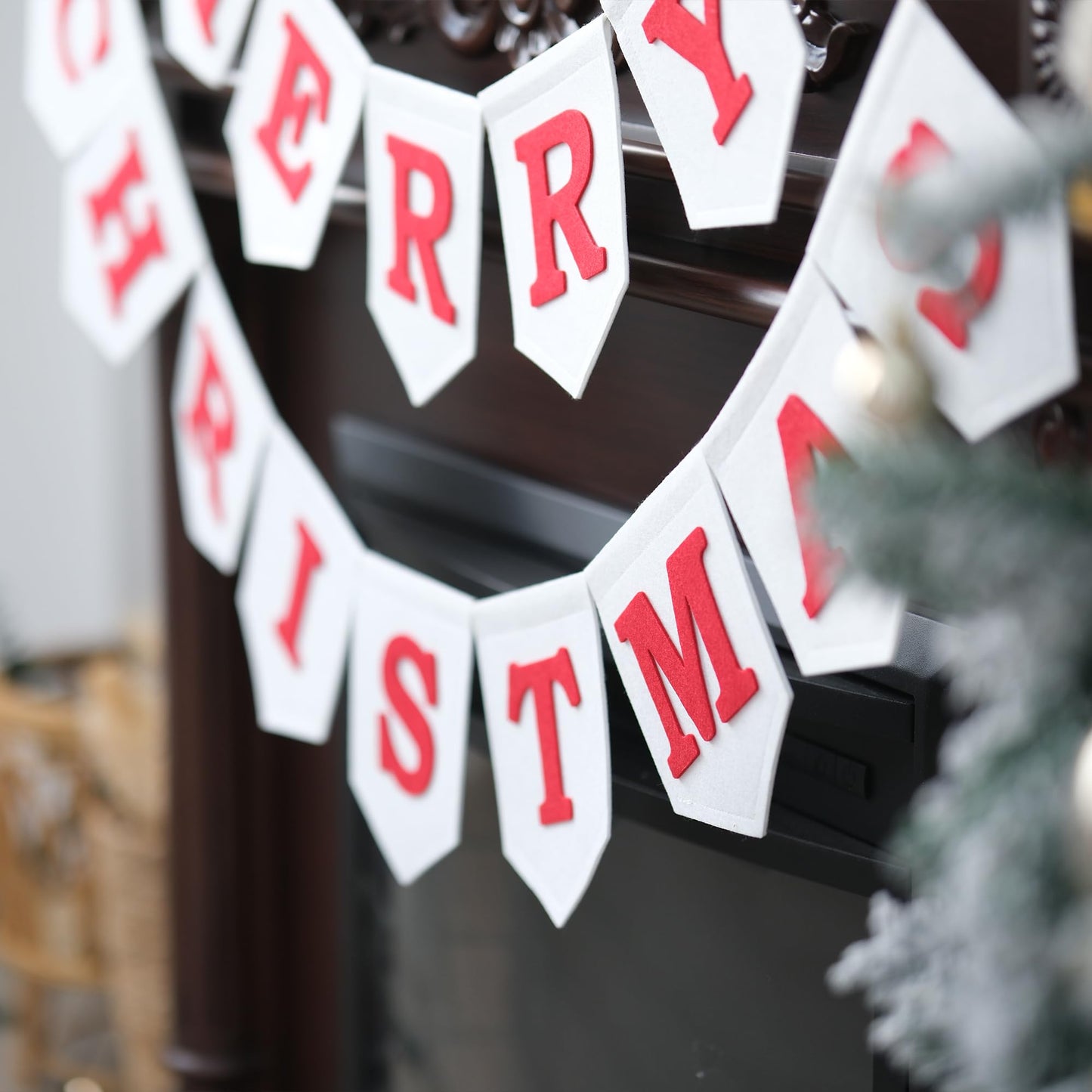 JUIIZAY Felt Merry Christmas Banner Xmas Decorations Christmas Sign Pre-Assembled Celebration Hanging Decor For Home Office Fireplace