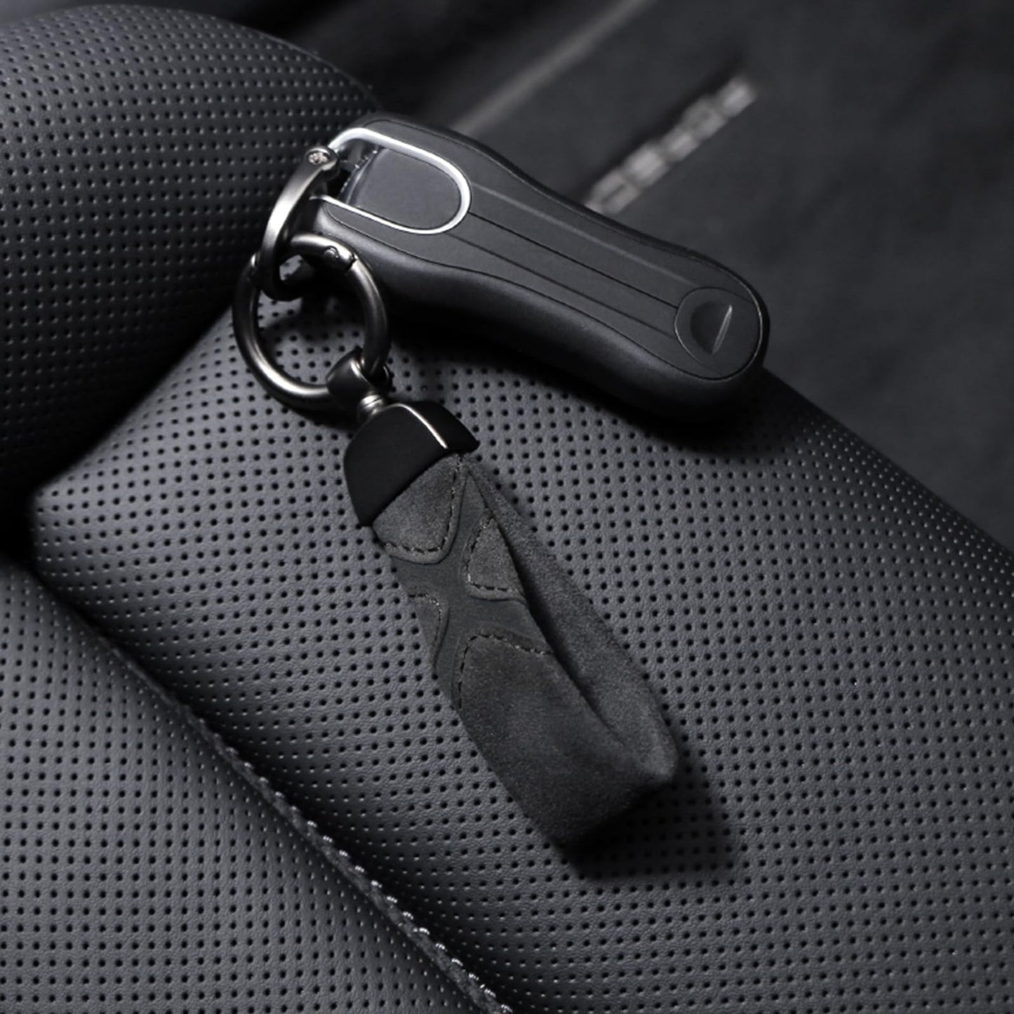 BETTERHUMZ Leather Suede Car Keychain,Key Chain Clip for Alcantara, Anti-Lost D-Ring for Men and Women Car Accessories (Suede, Black)