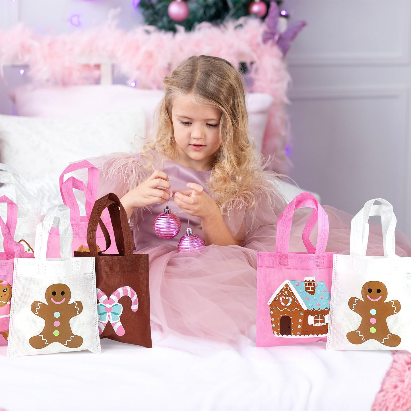 K KUMEED 20Pcs Christmas Party Favor Bags,Gingerbread Man Theme Party Gifts Bags Reusable Pink Candy House Birthday Party Bags with Handles for Girls Christmas Party Supplies Baby Shower