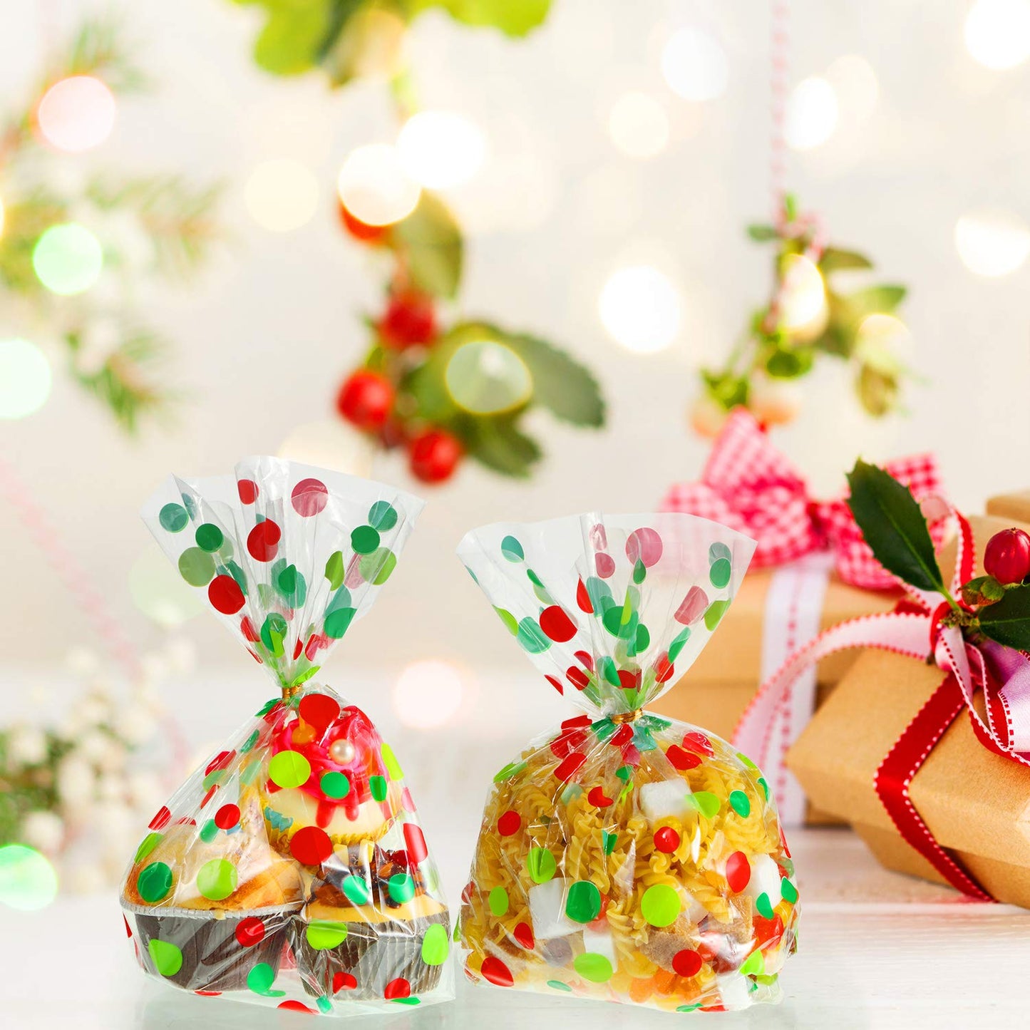 HESTYA 50 Counts 5 x 11 Inches Christmas Flat Clear Cellophane Treat Bags Block Bottom Patterned Storage Sweet Bags Twist Ties for Xmas Party Favor(Green, Red Wave Point)