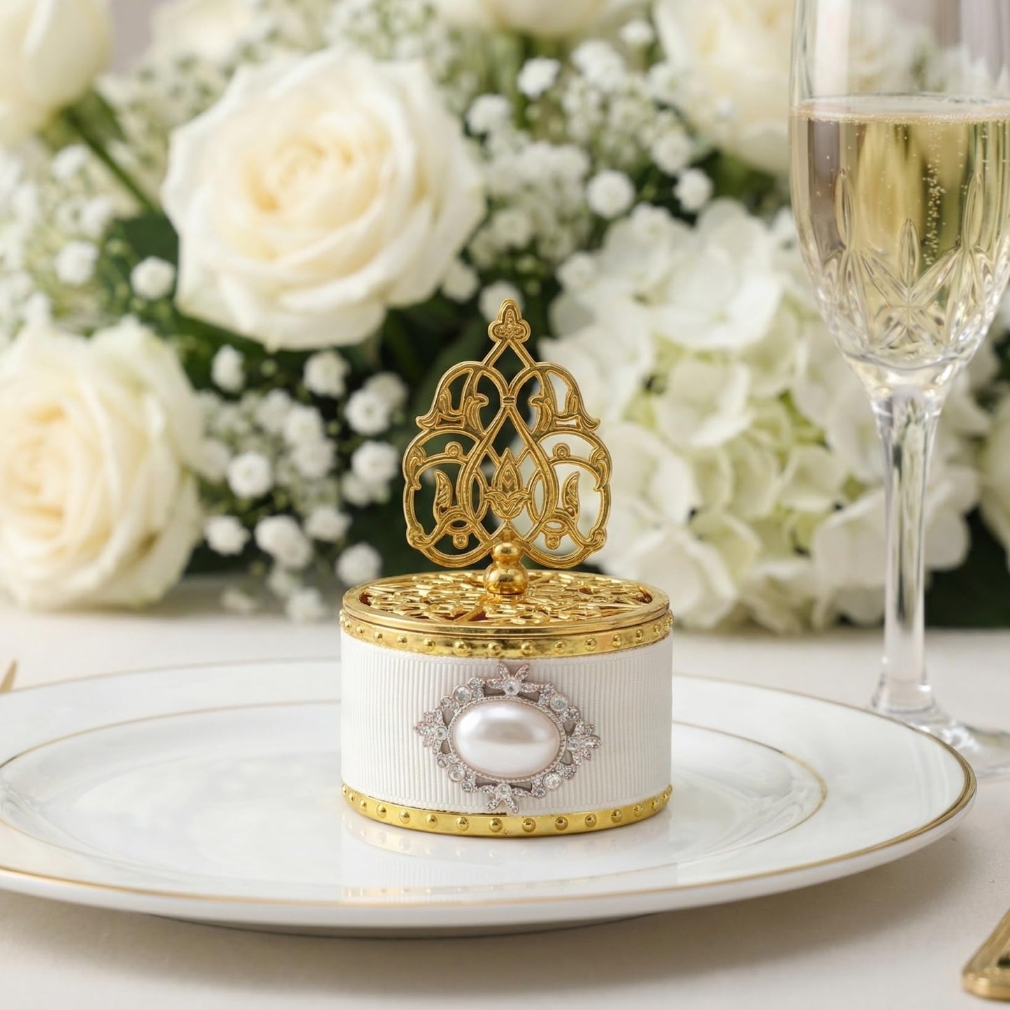 HOLIDYOYO 12pcs Gold Party Favor Boxes Fancy Candy Box Decorative Treat Box European Style Favor Container for Wedding Birthday Anniversary Party