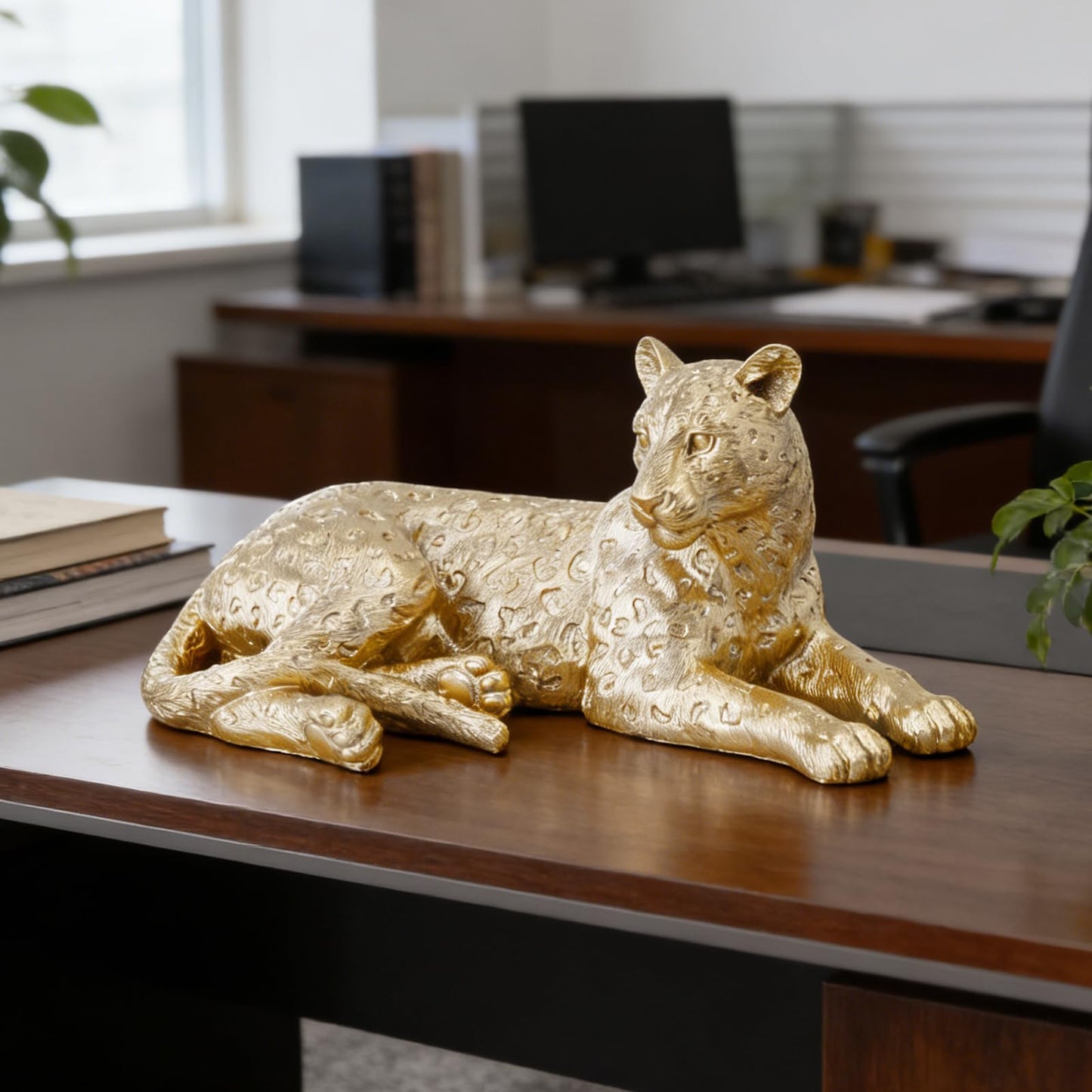 Guichifun Leopard Statue Home Decor Accents - Champagne Gold Cheetah Figurines for Shelf Bookshelf TV Stand Decor Bedroom Office Decorations Ideal Gift for Animal Lovers 12 x 6.8 x 5.2 Inch