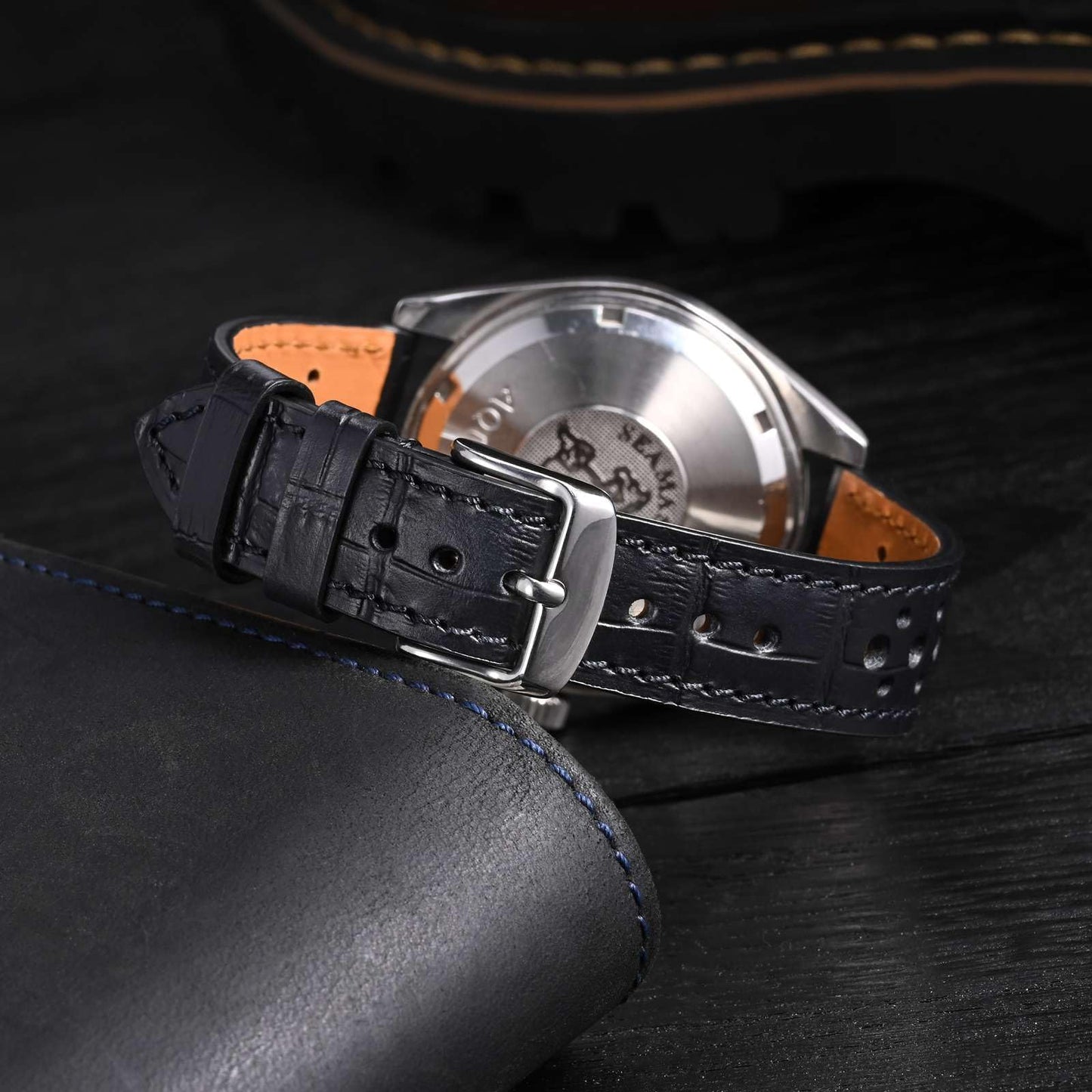 Anbeer Alligator Embossed Genuine Leather Watch Band,22mm Perforated Replacement Wristband for Men Women,Luxury Crocodile Pattern Watch Strap