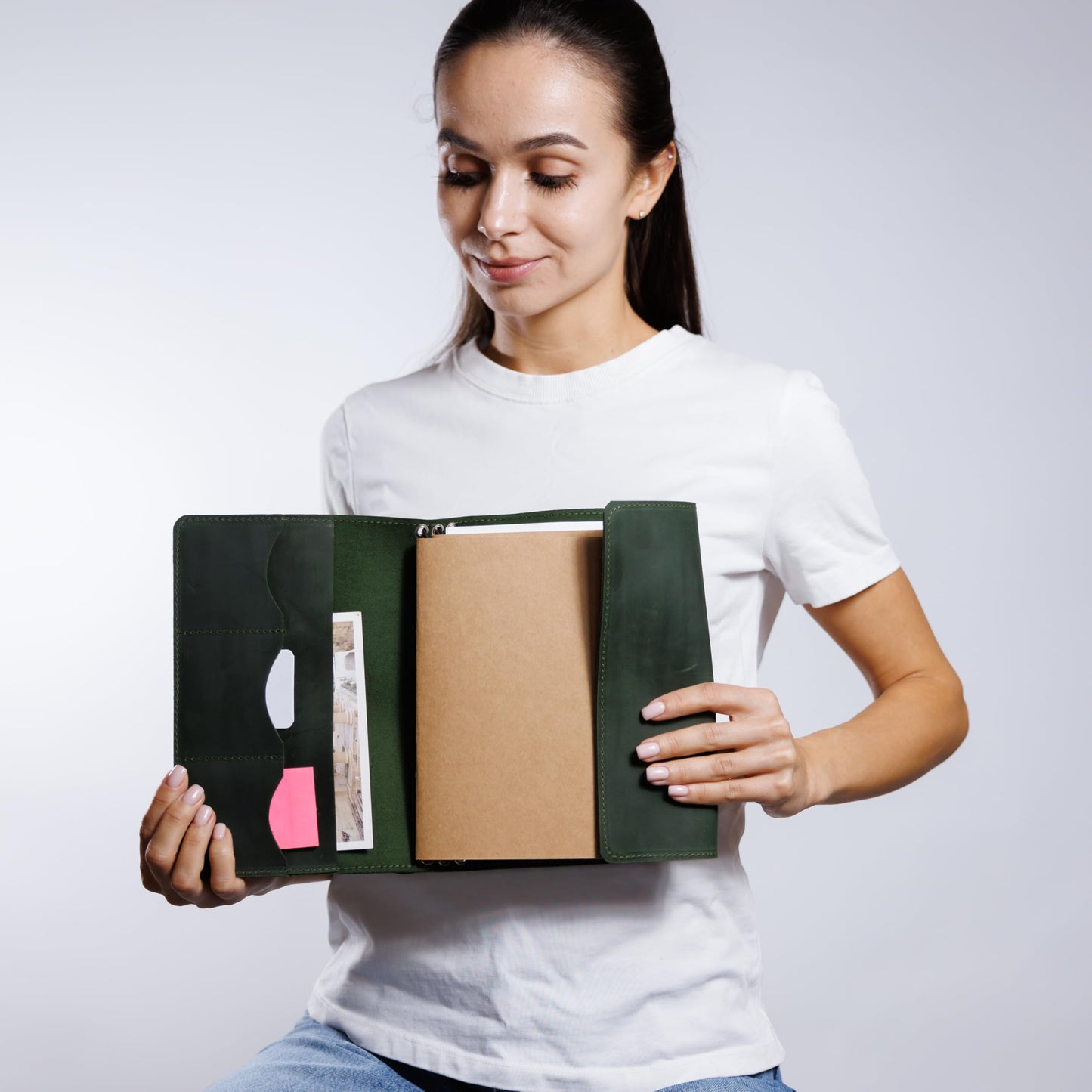 OMBUO Full-Grain Leather A5 Journal Cover – Refillable Traveler’s Notebook Case with 3 Elastic Bands, Pen Loop & Card Pockets – Fits A5/Half-Letter Inserts (Paper Not Included), Green