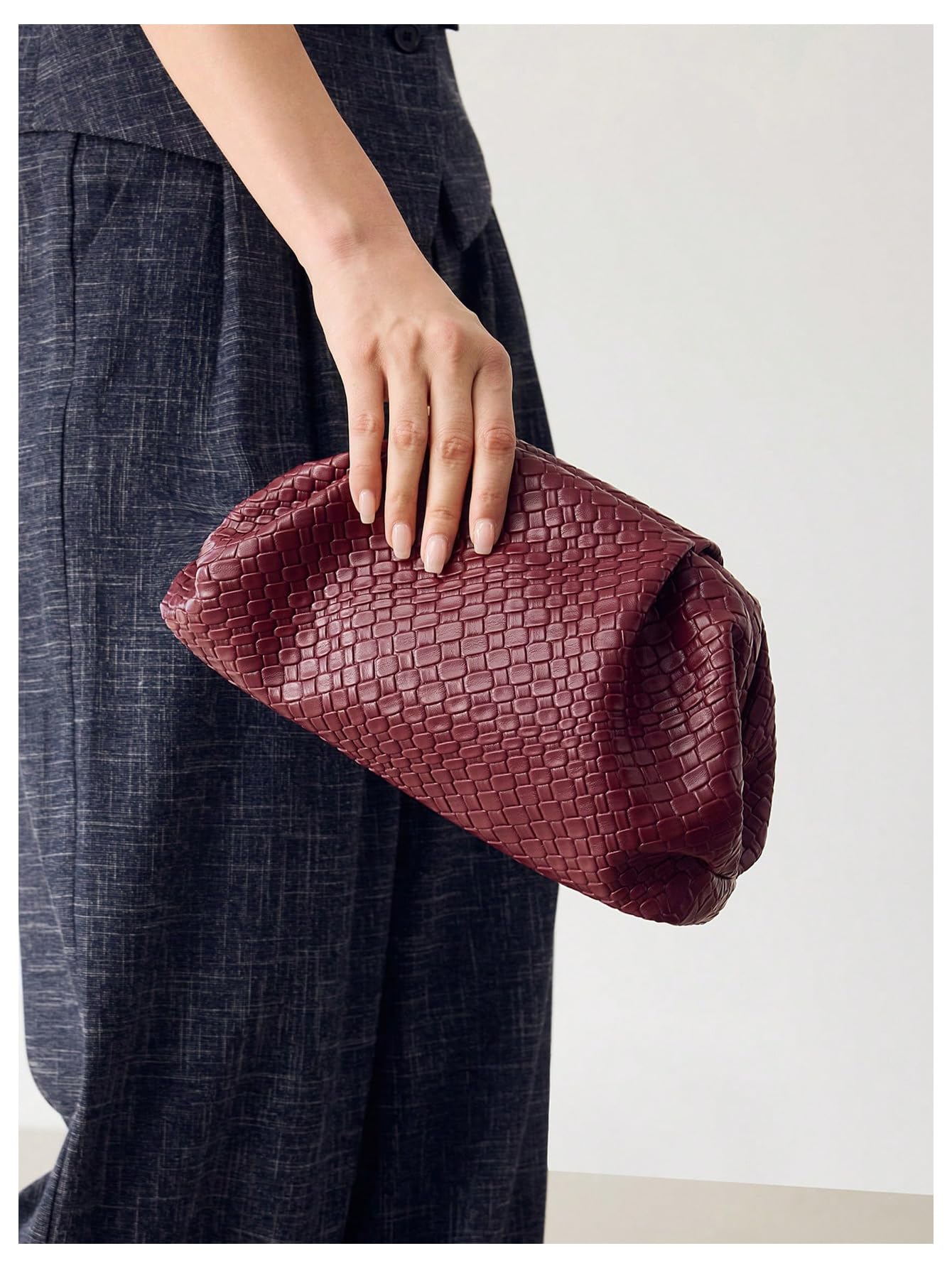 QWINEE Women's Woven Evening Bag Dumpling Clutch Purse No Strap Handbags Elegant Faux PU Leather Clutch Bag Burgundy One-Size