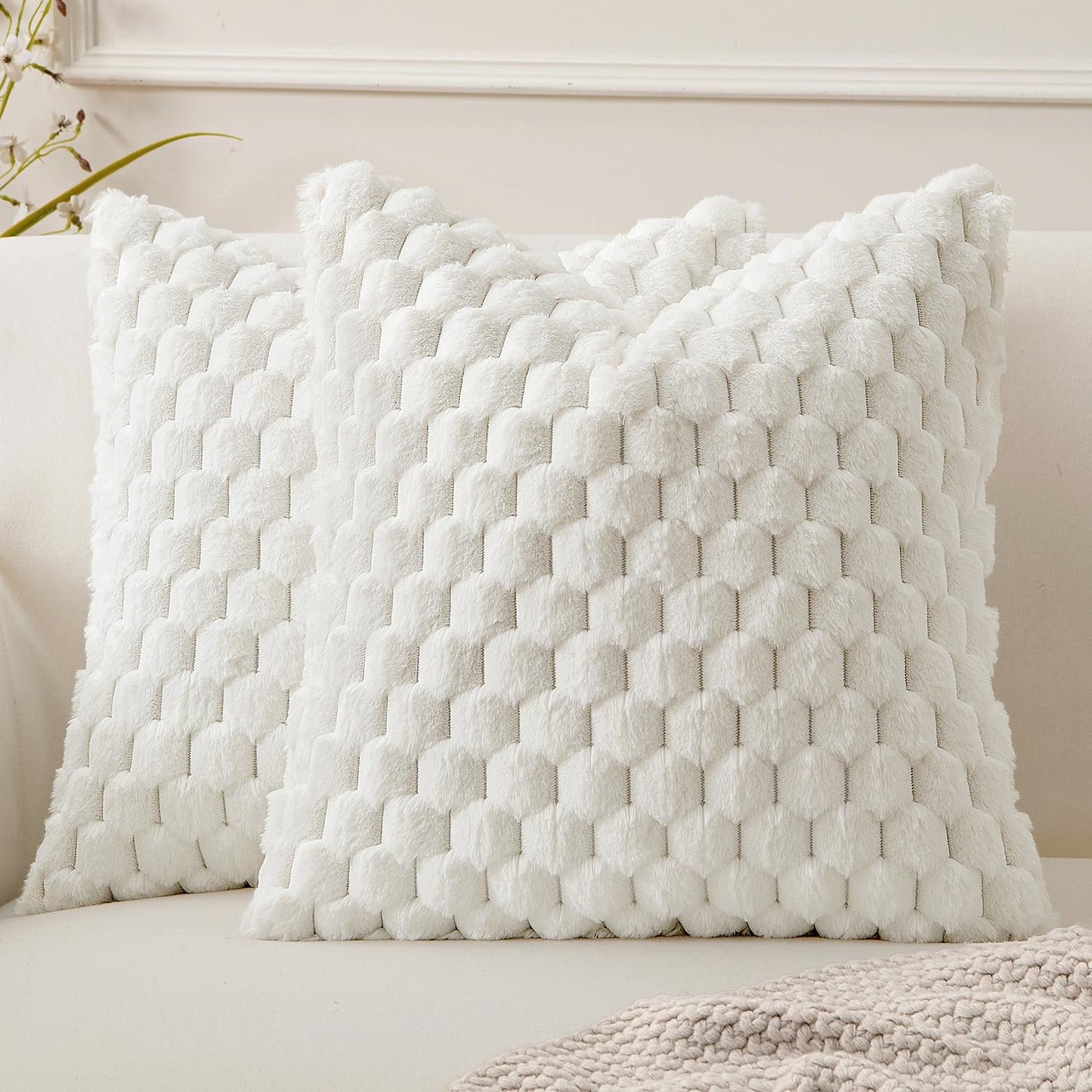 MIULEE White Faux Fur Decorative Throw Pillow Covers 20x20 Inch Set of 2 Super Soft Cozy Plush Cushion Cases Luxury Fluffy Pillowcases for Sofa Couch Bed Living Room
