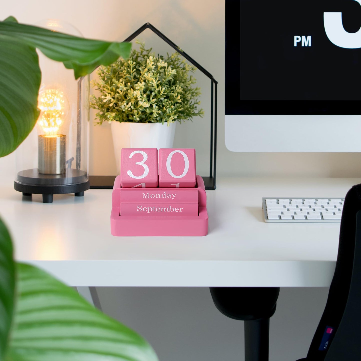 EASEYA Wooden Block Calendar for Desk, Daily Desktop Perpetual Desk Calendar, Modern Farmhouse Aesthetic Desk Accessories for Home Office Decor, Teacher, Classroom, Reusable Yearly, Pink