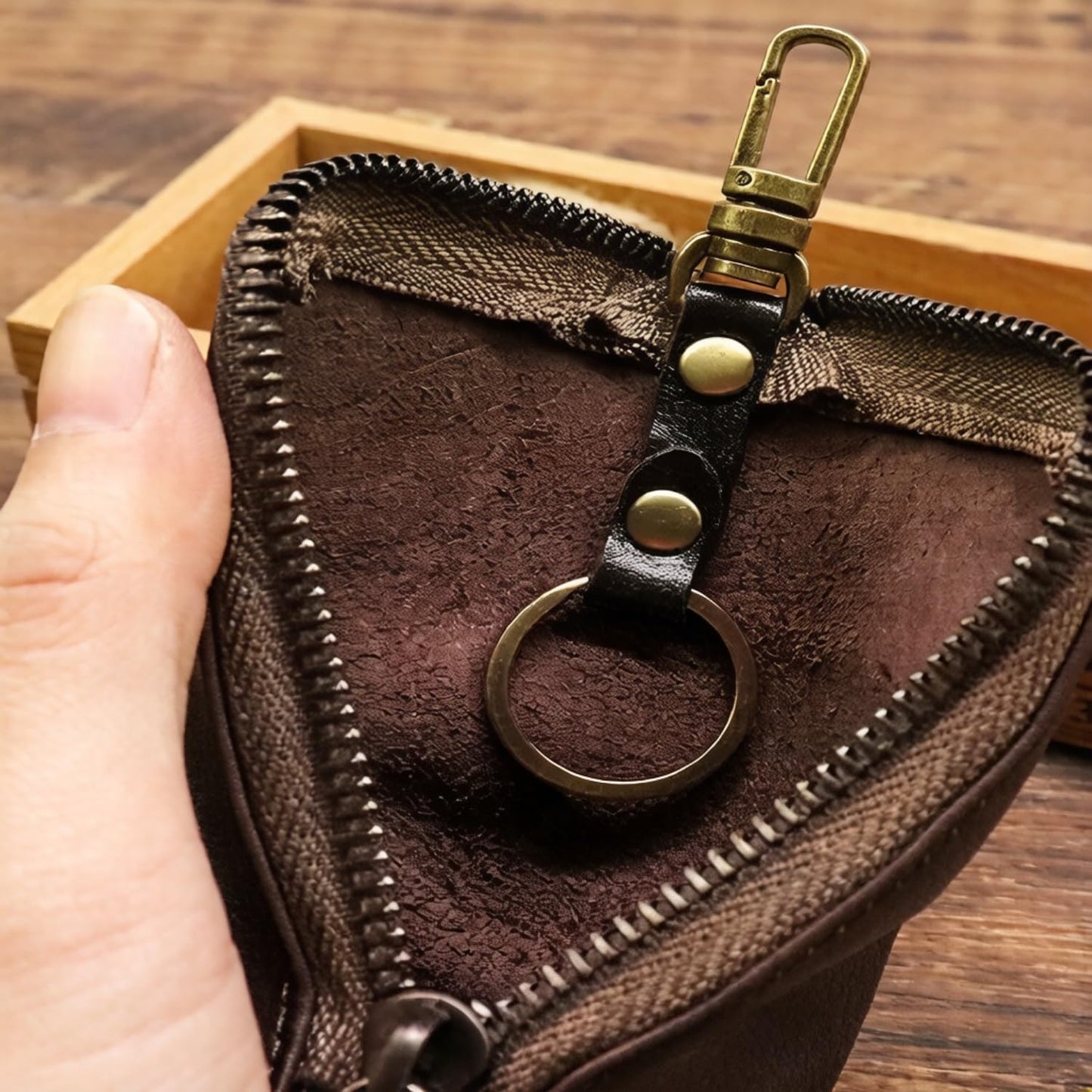 Medieval Leather Key Pouch – EDC Coin Holder for Men, Full-Grain Cowhide Keychain with Belt Hook