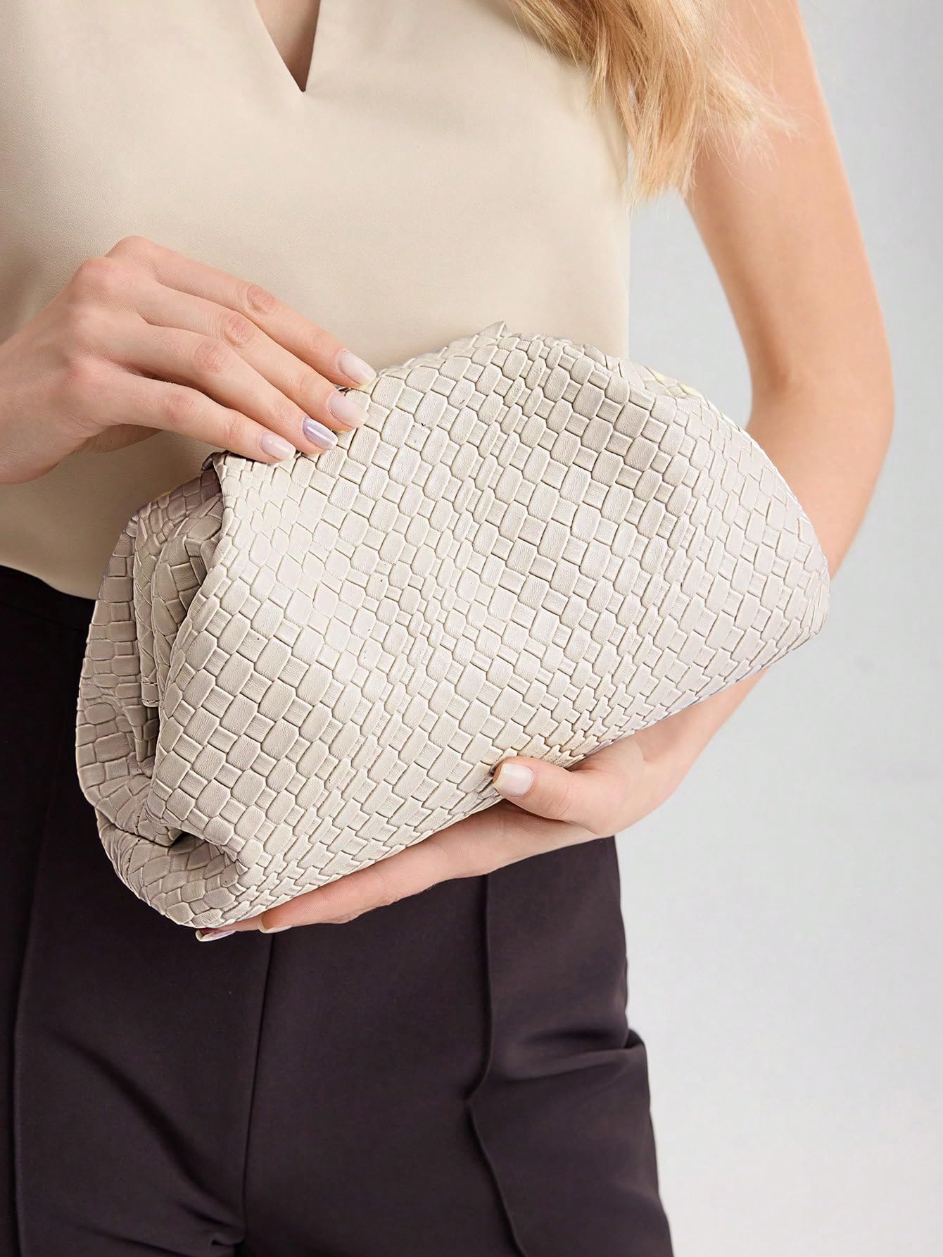 QWINEE Women's Woven Evening Bag Dumpling Clutch Purse No Strap Handbags Elegant Faux PU Leather Clutch Bag Apricot One-Size