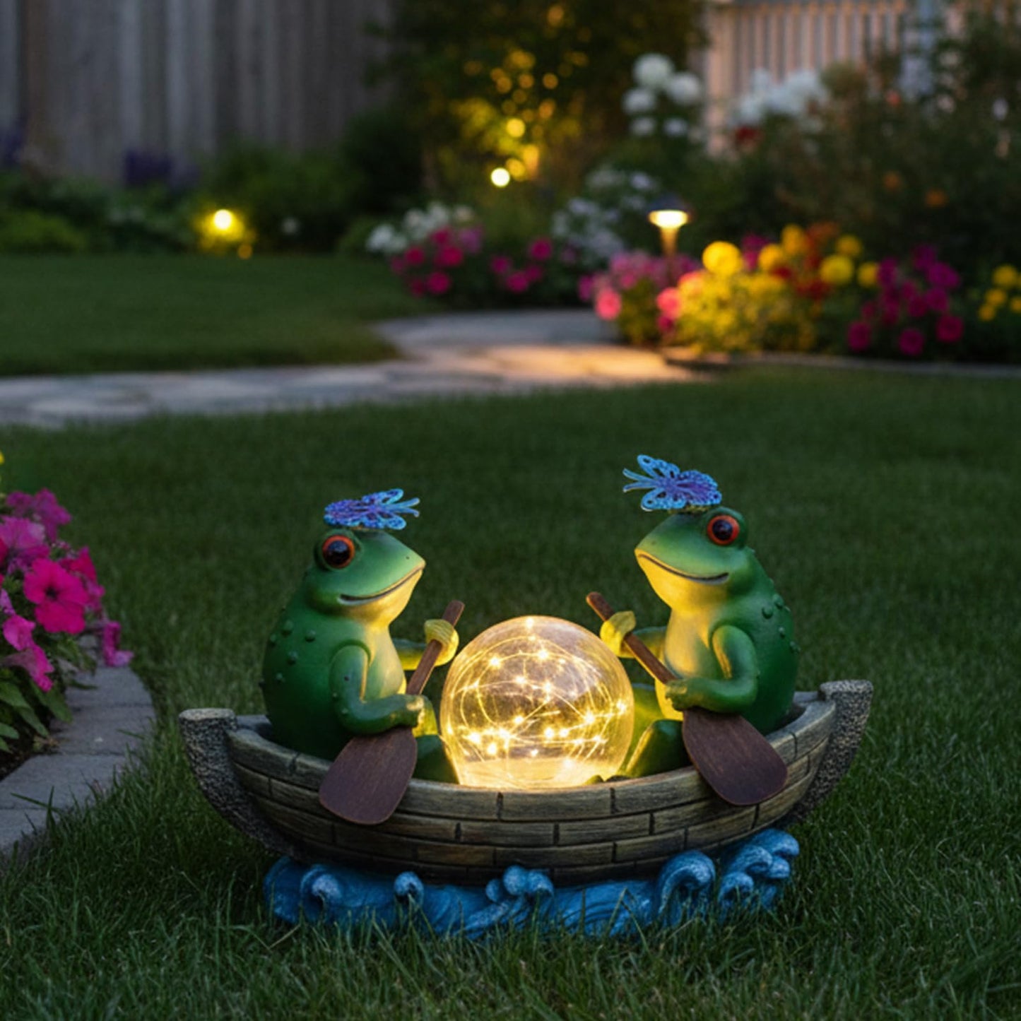 YHSOLAR Solar Frog Boating Garden Statue with Ball Light 5.1" Resin Frogs Decor for Home Front Door Patio Porch Balcony Women Gardeners Moms Wives Girlfriends