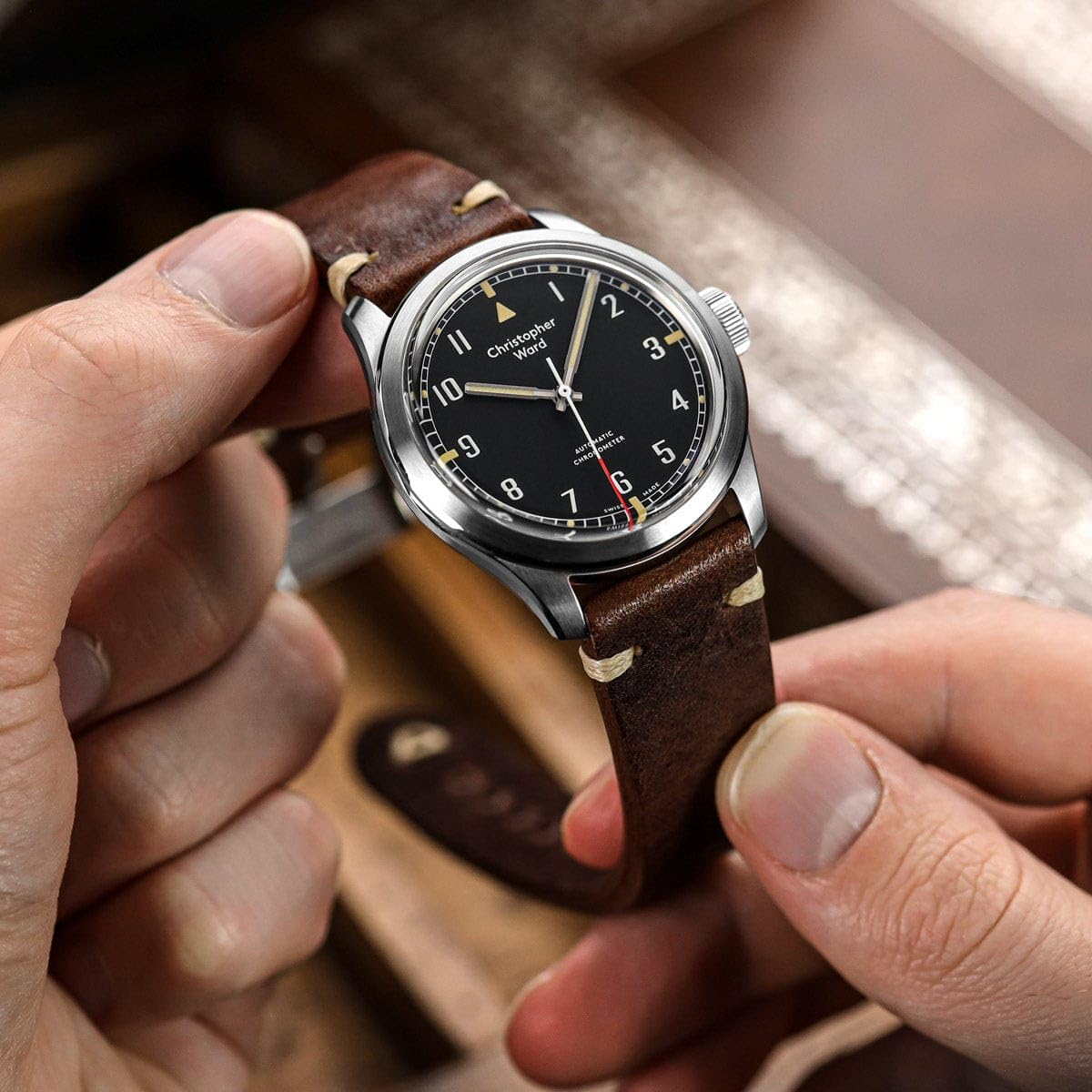 WatchGecko Vintage Simple Handmade Certified Genuine Italian Leather Replacement Watch Strap. Stylish and Durable Mens Wristwatch Strap. Simple double stitching. Easy to fit. Chocolate Brown, 20 mm