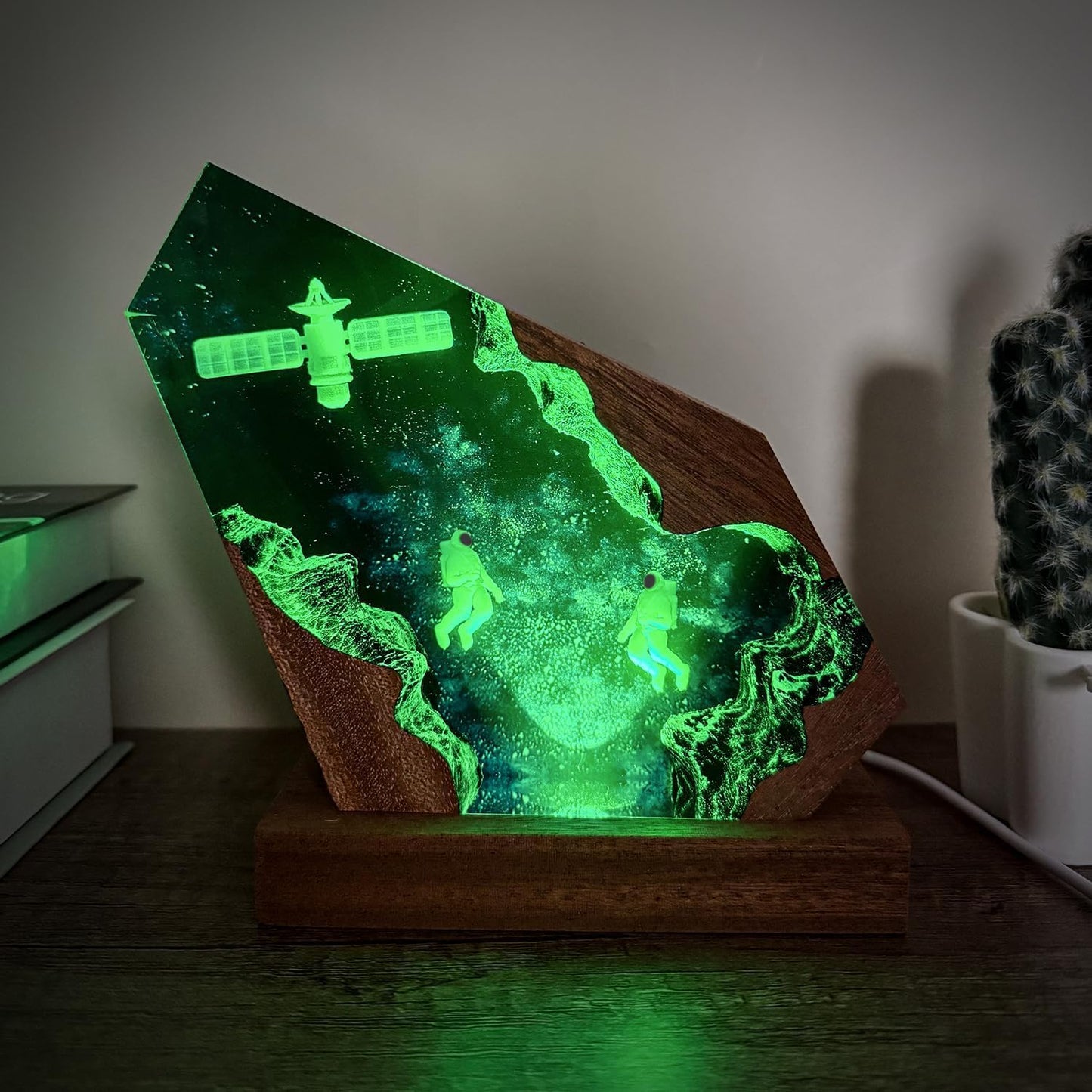 NICE HERA Space Resin Lamp - Handmade Galaxy Resin Night Light with USB Port, Variable Lights, Space Gifts for Adults, Astronaut Enthusiast Collectibles, Unique Birthday Gifts for Him & Her (6"x4")