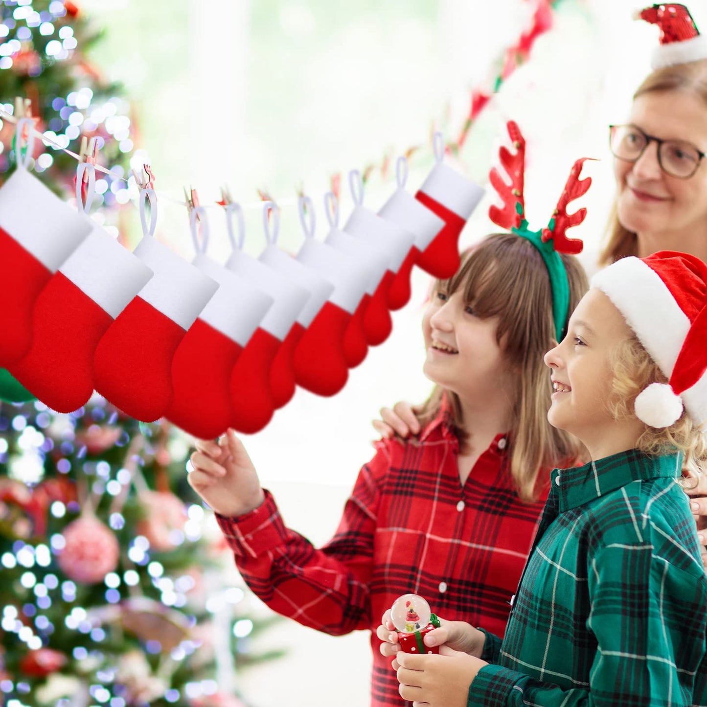 Leitee 50 Pcs Christmas Mini Red Stockings Felt Fabric Christmas Stockings Gift Card Tree Holder Small Socks Decoration Plain Holiday Stockings for Xmas Party Gifts Ornaments