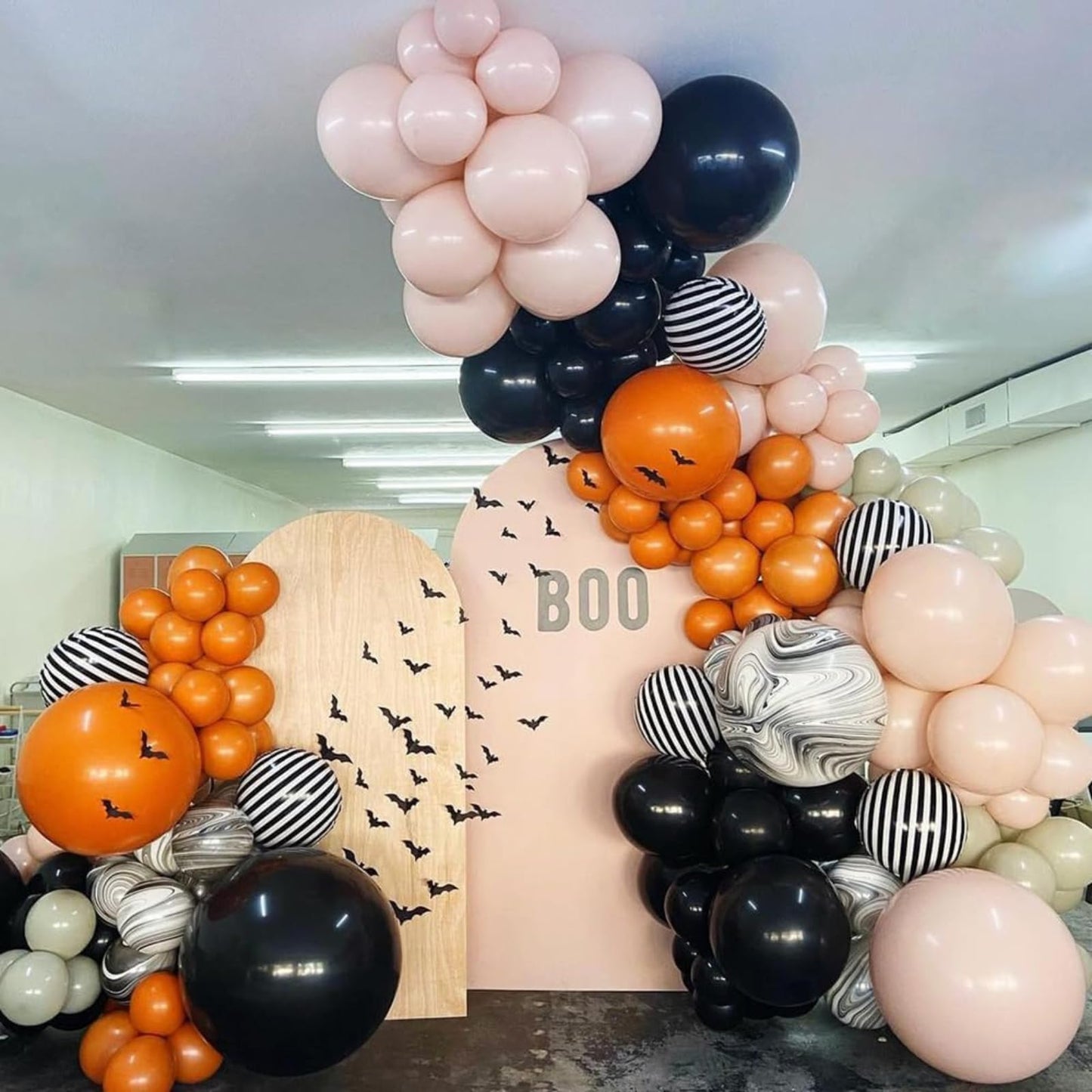 Halloween Balloons Arch Black Orange Beige Balloons Garland Halloween Birthday Party Decorations Orange Black Nude White Sand Latex Balloons with Pumpkin Foil Balloon Eye Print 3D Bat Stikers Decor