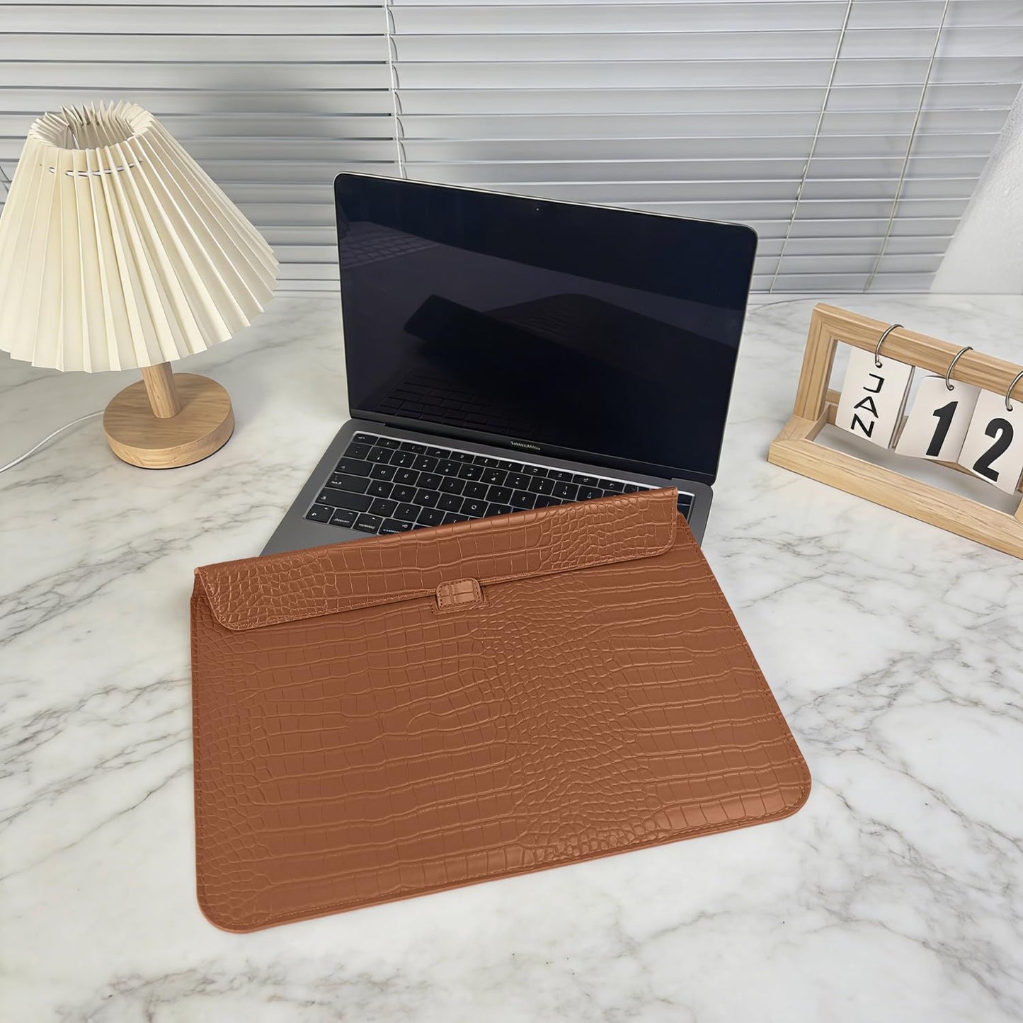 YSCLBAHUKE Crocodile Grain PU Leather Flap Envelope Laptop Sleeve Universal 13-13.3 Inch, Fits with MacBook Neo A18 Pro Chips Air/Pro 2026-2016 M5 M4 M3 M2 M1,HP Dell ASUS Lenovo Notebook,Brown ﻿