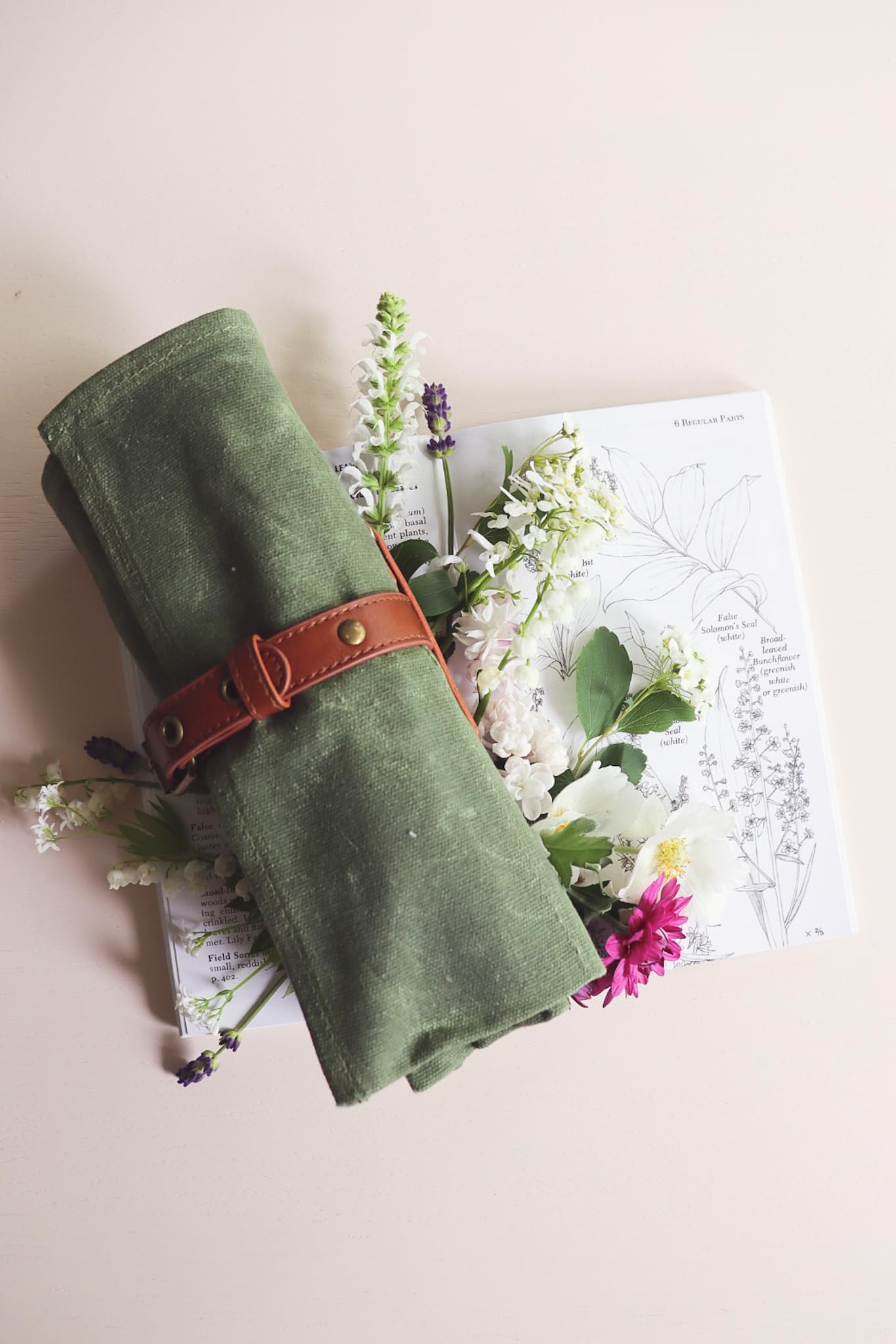 Earth & Fiber Co. Compact Waxed Canvas Paint Brush Holder - Portable Art Bag for Painting & Drawing - Art Supplies Organizer - Storage Roll Bag for Artists
