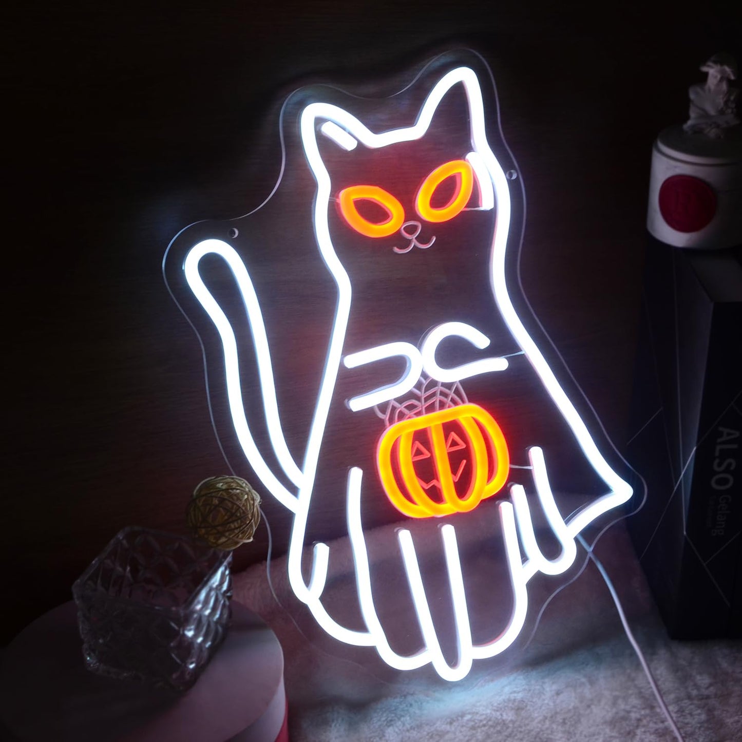 Cat Holding a Jack-o'-lantern Neon Light Sign Halloween Funny White Cat with Pumpkin Light for Trick-or-Treat Party Wall Decor All Saints' Day LED Light up