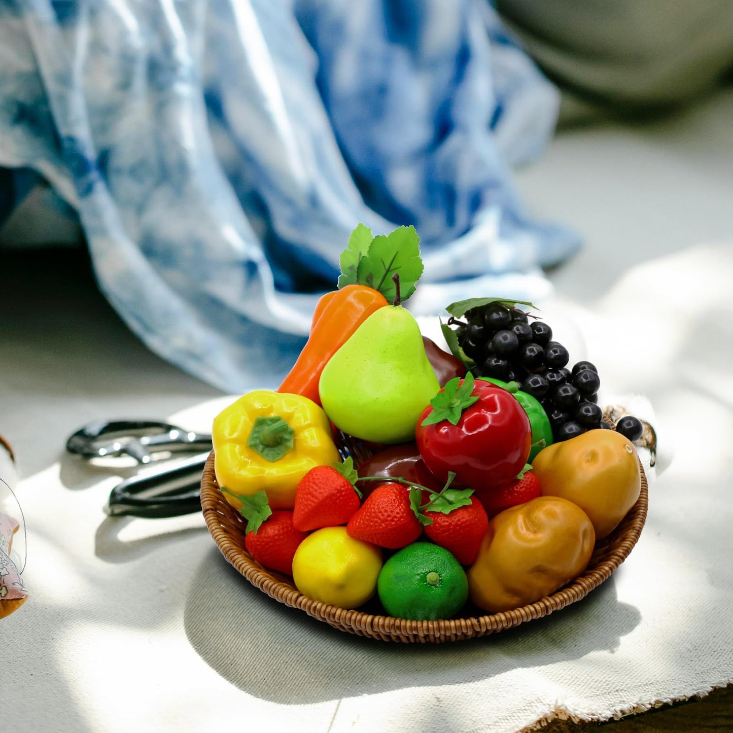 18Pcs Fake Fruits Vegetables Realistic Artificial Frutis Foam Decoration Faux fruit Lifelike Simulation Vegetable for Home Kitchen Festival Ornament Bell Peppers Strawberry Carrots Plastic Lemon