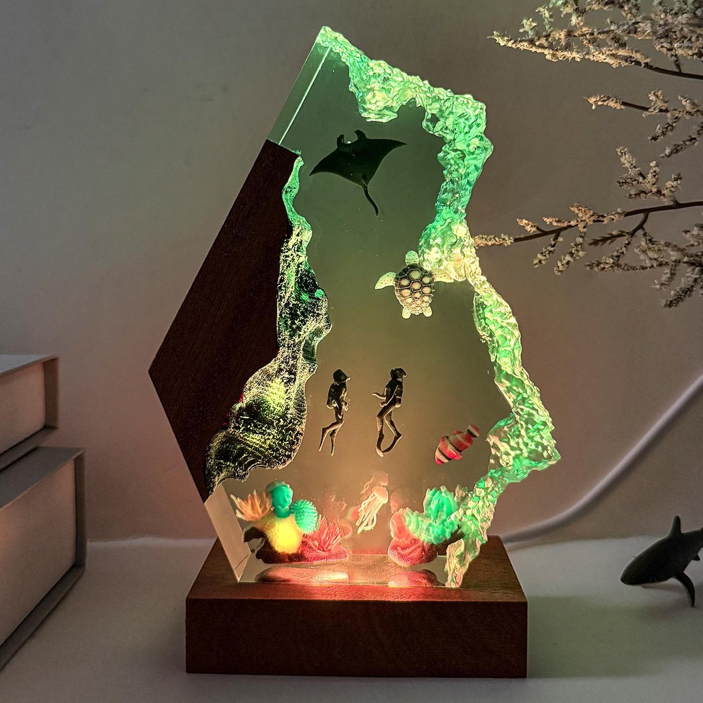Scuba Diving Resin Ocean Lamp,Handmade 3D Ocean Night Light With Woodden Base,Variable Lights, Scuba Diver Gifts, Diving Enthusiast Collectibles, Unique Birthday Holiday Gifts for Men & Women(S 6"x4")