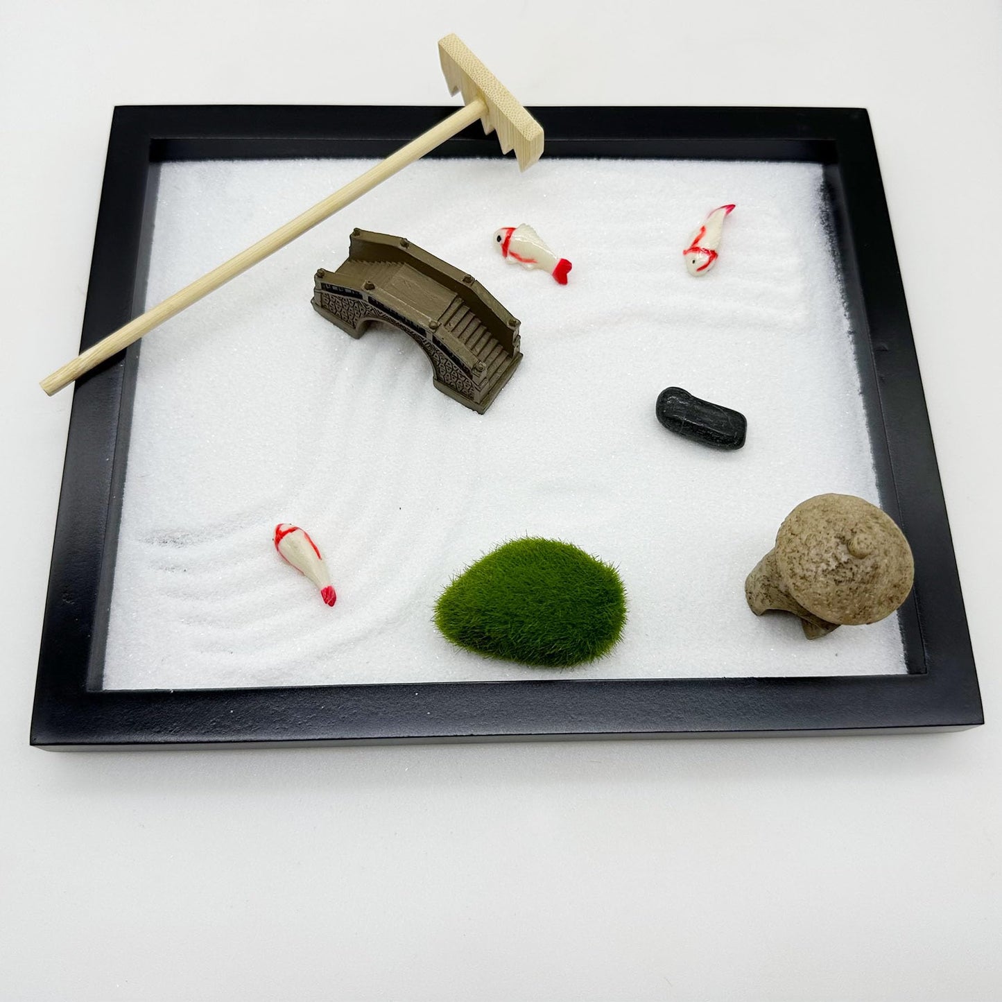 Woohome Zen Garden Kit - 21.5 x 17.5cm Japanese DIY Mini Rock Garden Meditation Ornaments Landscape Sand Table Resin Decoration with 7 Handmade Bamboo Tools