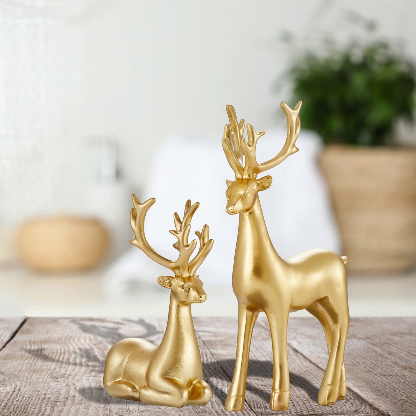Christmas Decoration 2PCS Reindeer Resin Ornaments Mother Child Deer Couple Deer Sculpture used for Living Room Bookshelf Bedroom Wine Cabinet Decoration to Enhance Atmosphere (Gold Smooth)